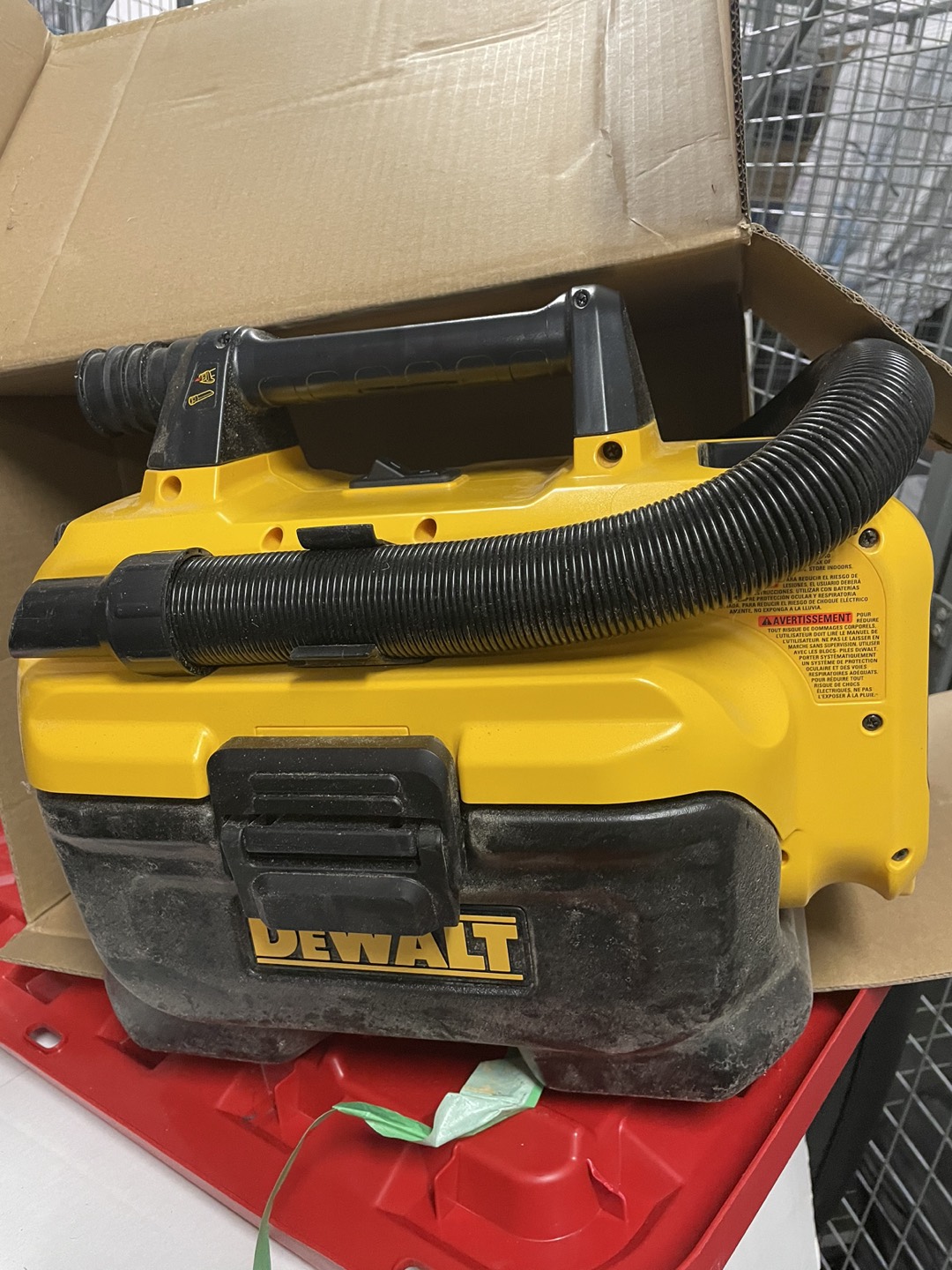 Cordless vacuum