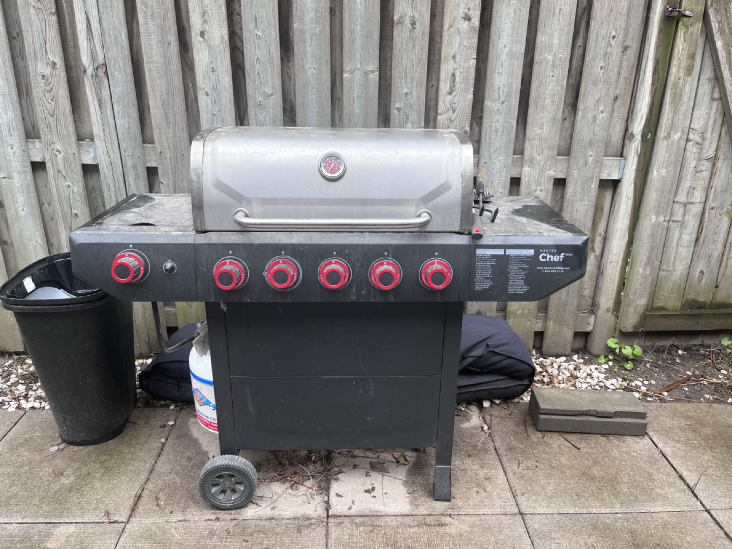MASTER Chef Prime 5-Burner Propane Gas BBQ Grill