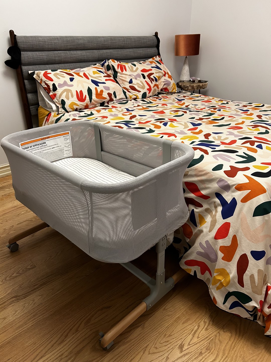 SKIP HOP COZY-UP 2-IN-1 BEDSIDE SLEEPER & BASSINET
