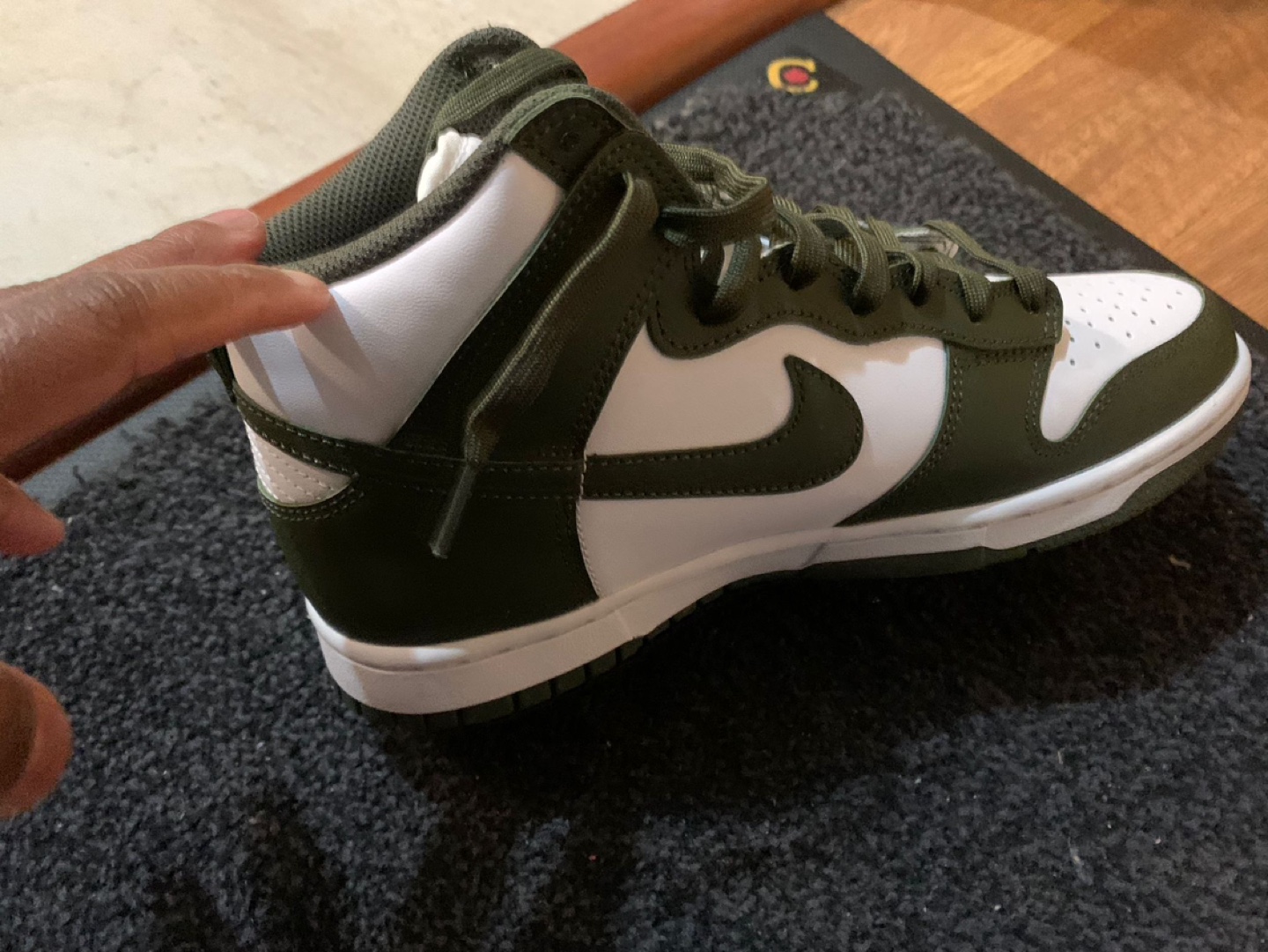 Women’s Nike Shoes image indicator(2)