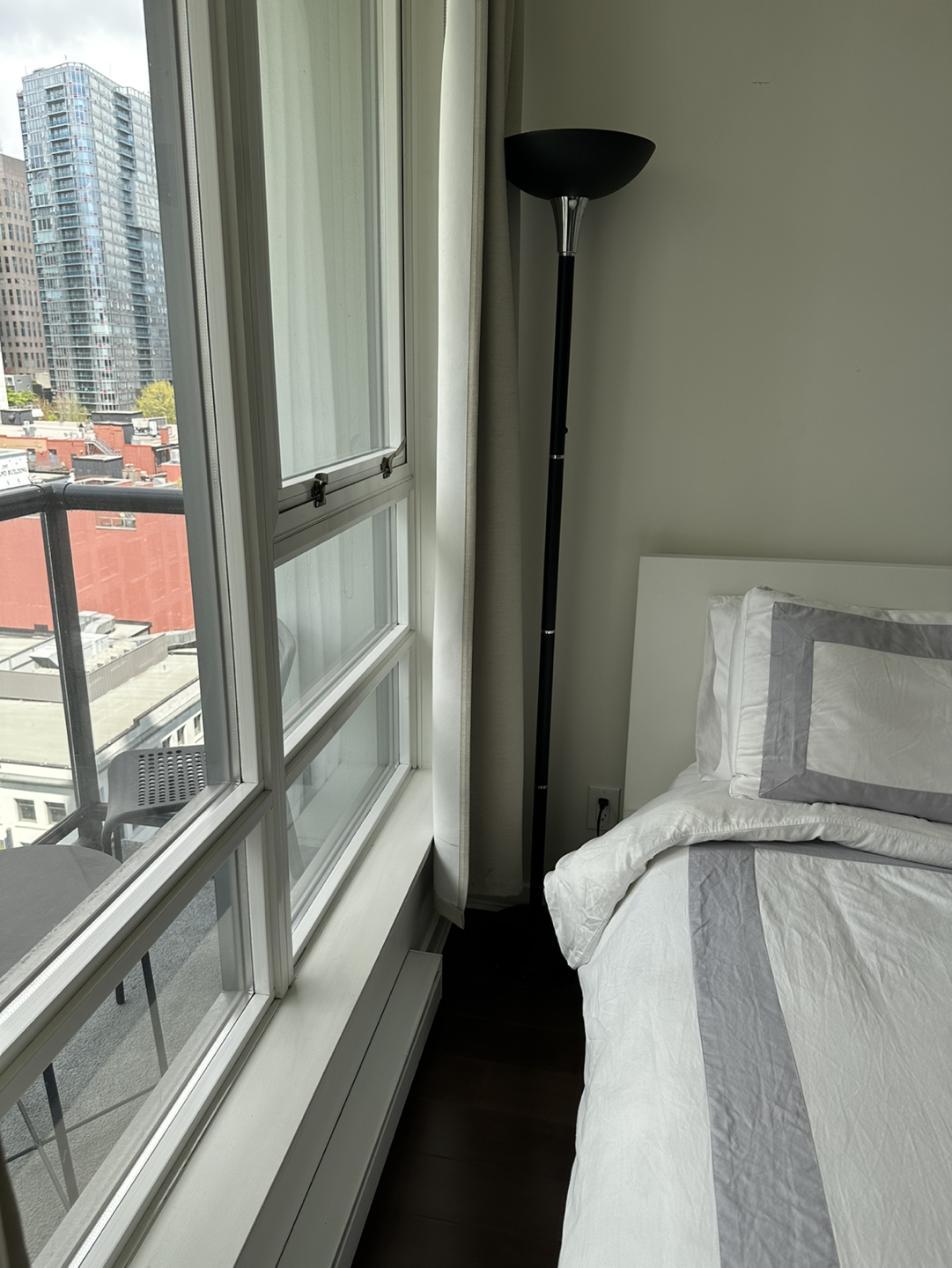 Floor lamp
