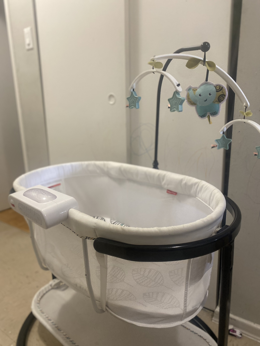 Fisher price bassinet - photo 3