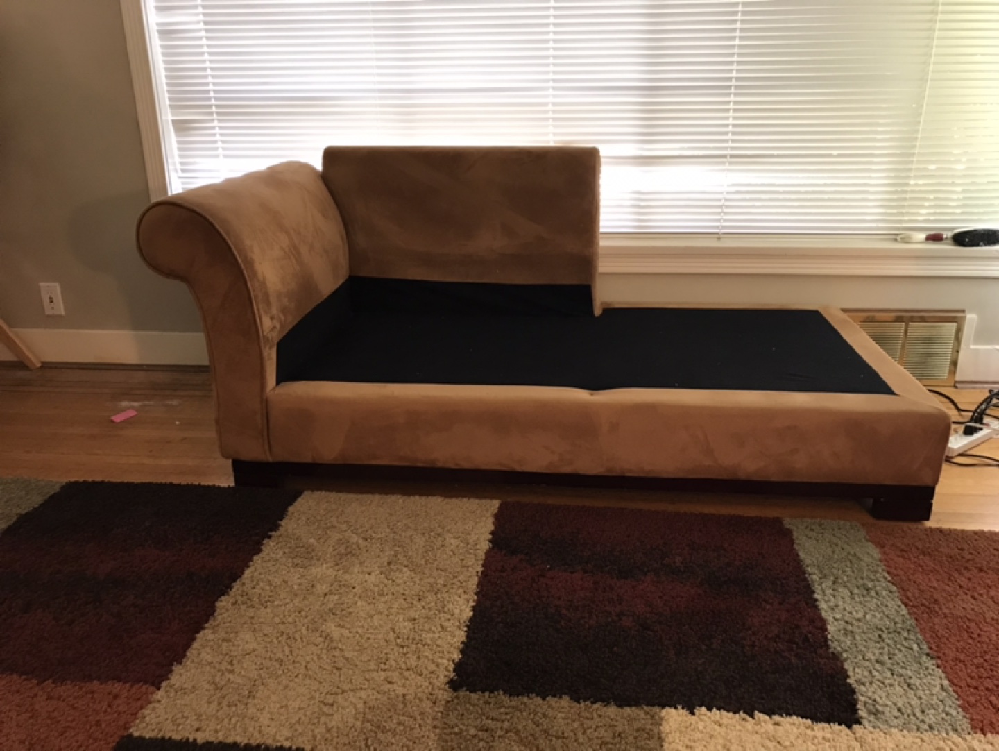 Free chaise long - missing cushion