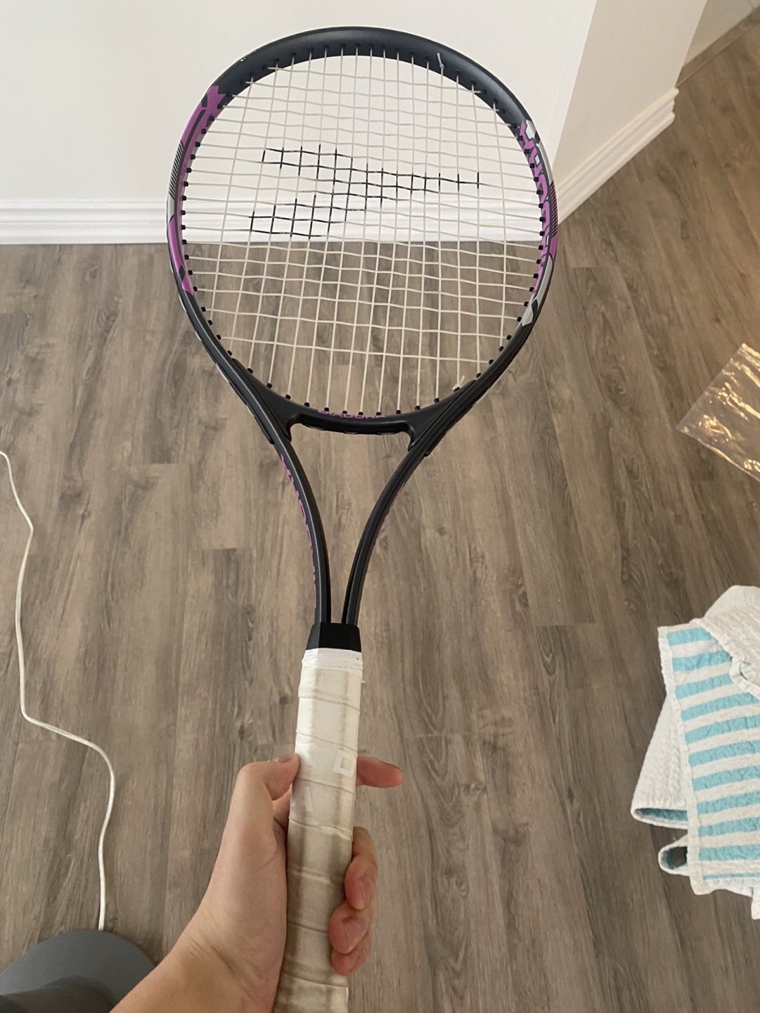 Woman’s tennis racket thumbnail