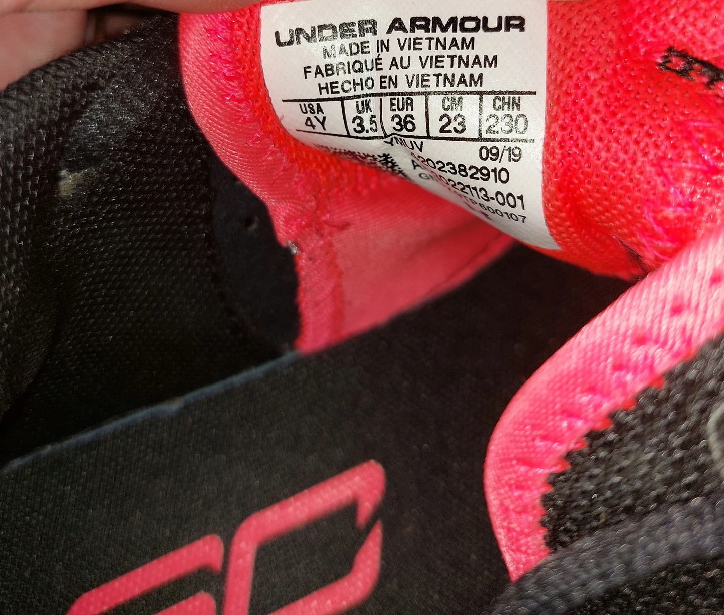 Steph Curry Under Armour Kids Basketball Sneaker Size 4Y LN image indicator(4)