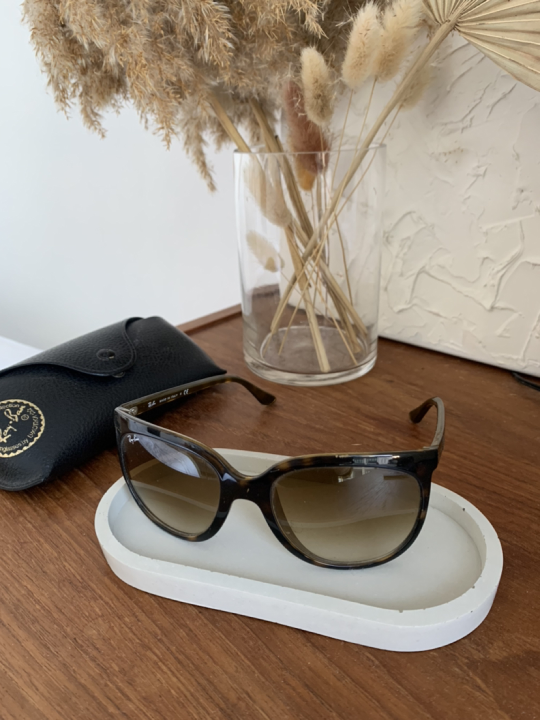 Ray Bans sunglasses thumbnail