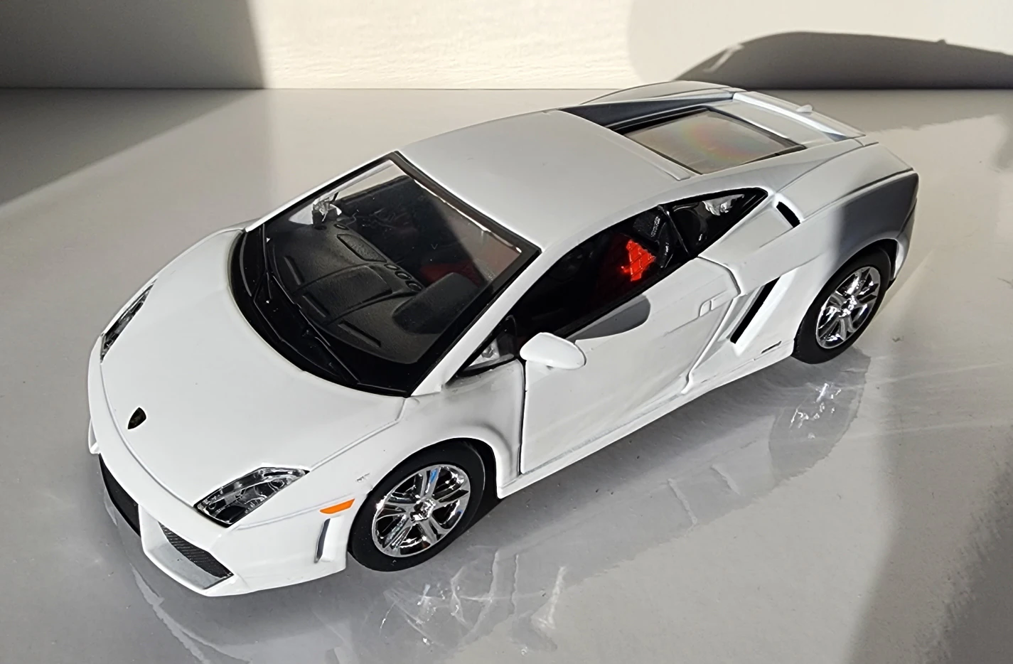 1 24 scale model Lamborghini