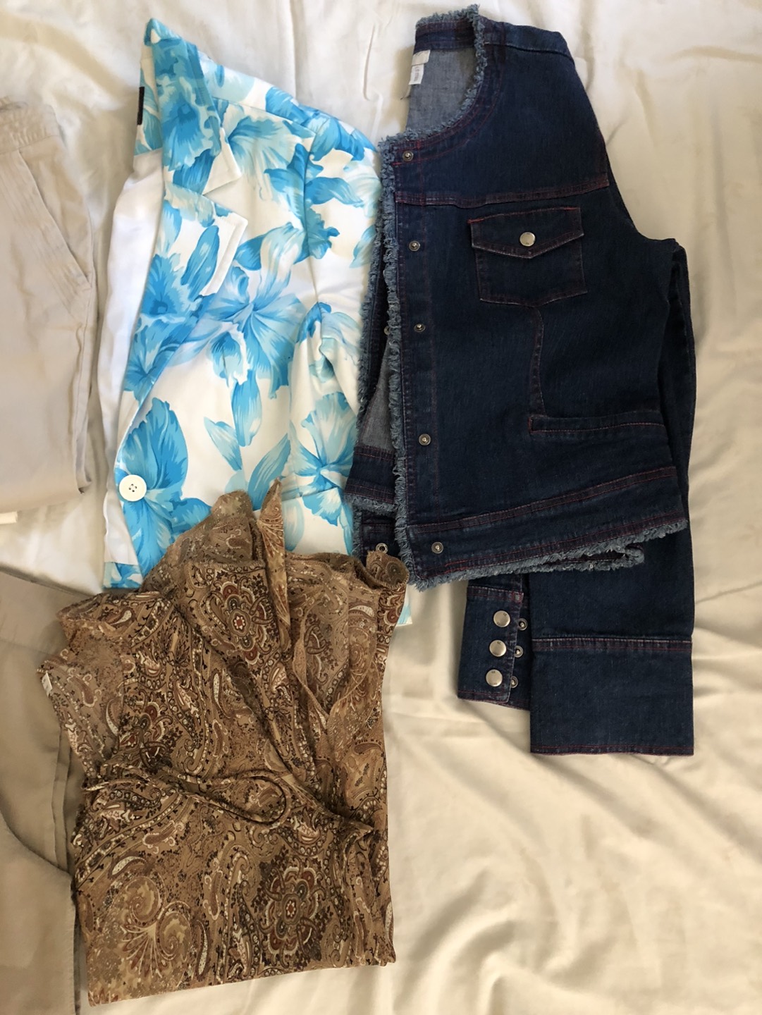 DOWNSIZING Lot of women’s clothing PICKUP ASAP image indicator(6)