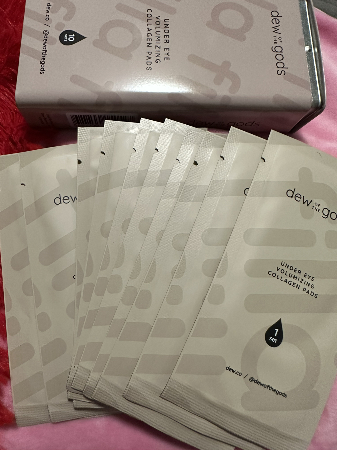Dew of the Gods under eye volumizing collagen pads thumbnail