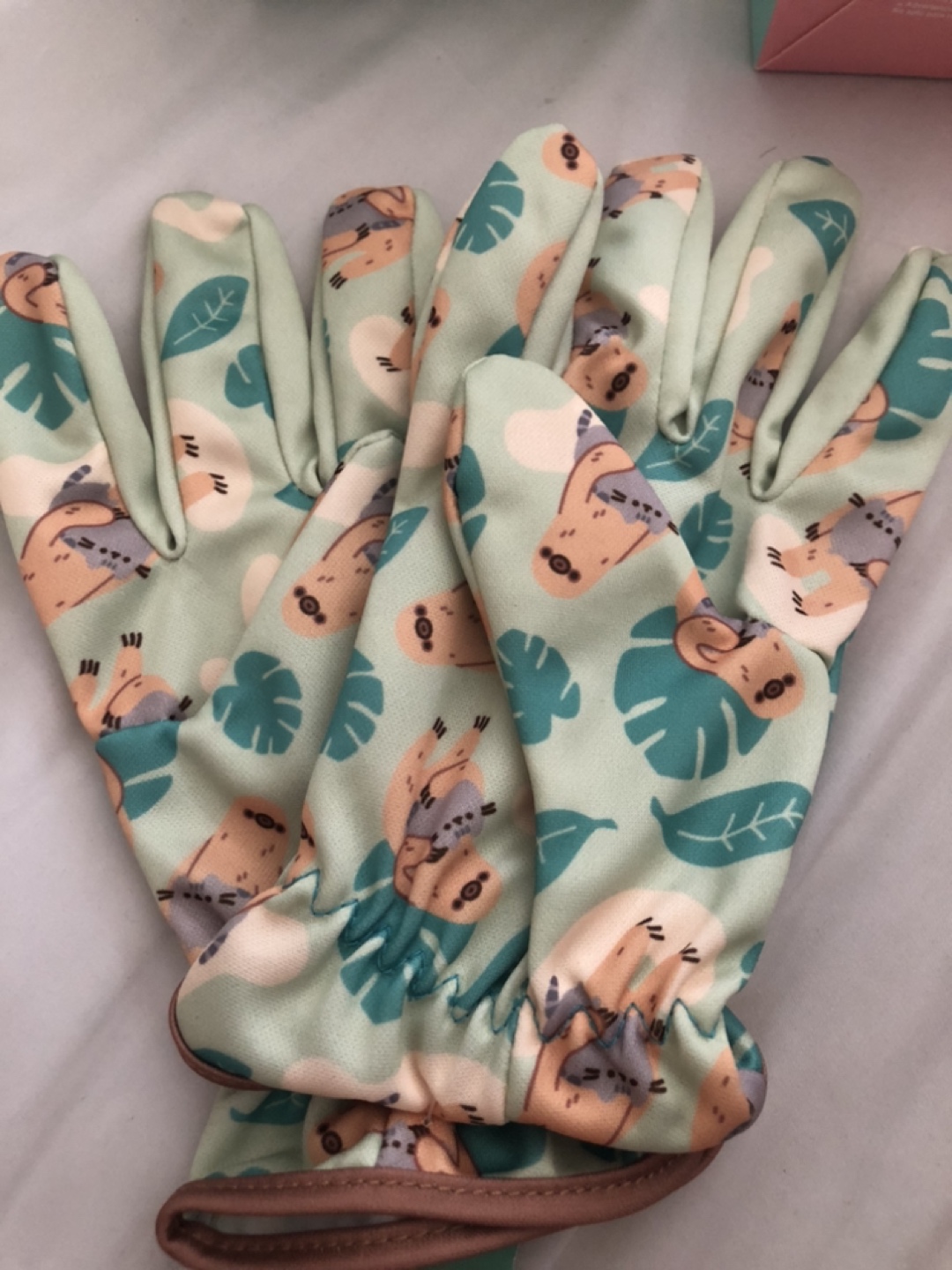 Pusheen Gardening Gloves thumbnail