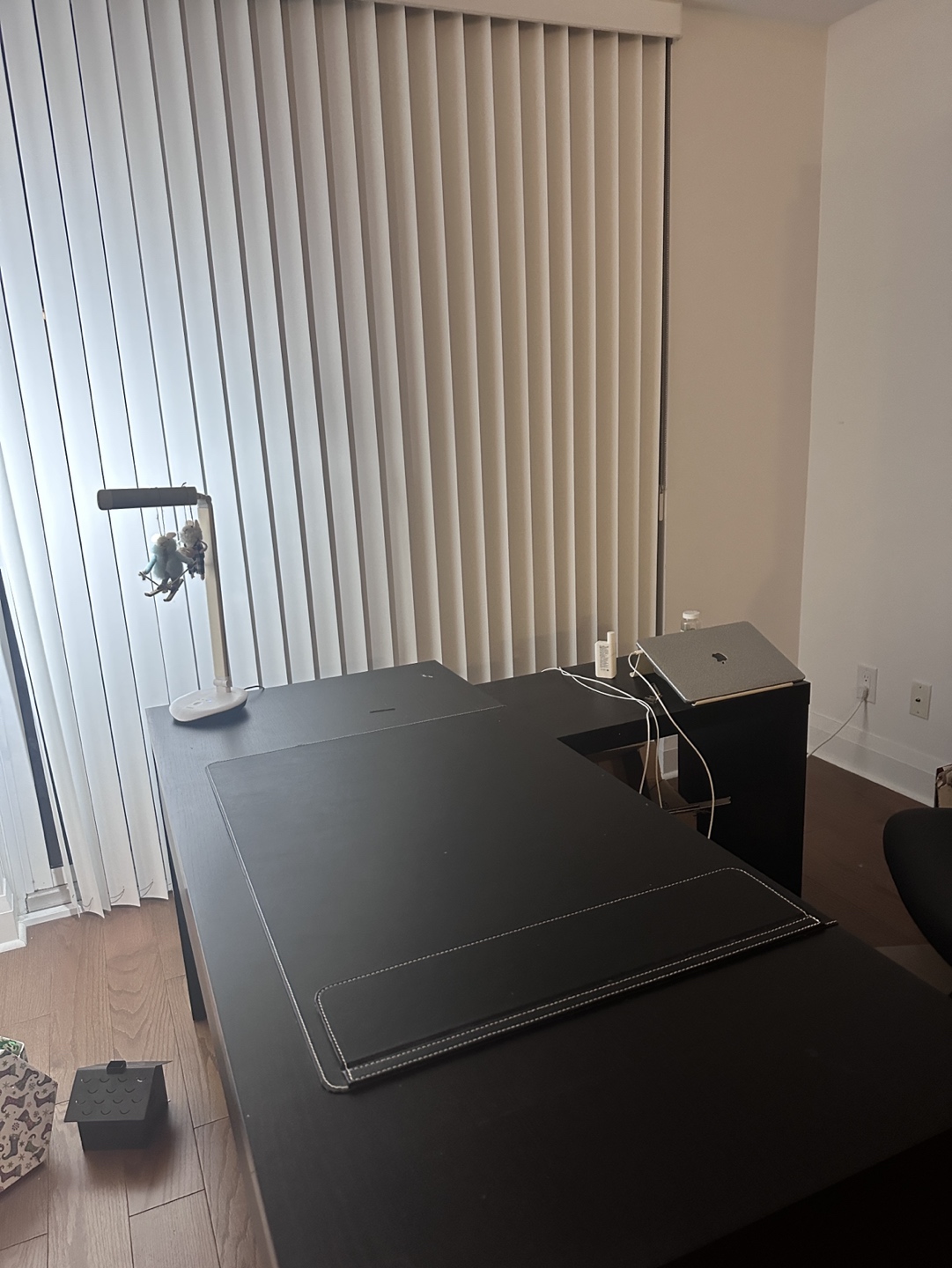 MALM desk with pull-out panel - photo 2