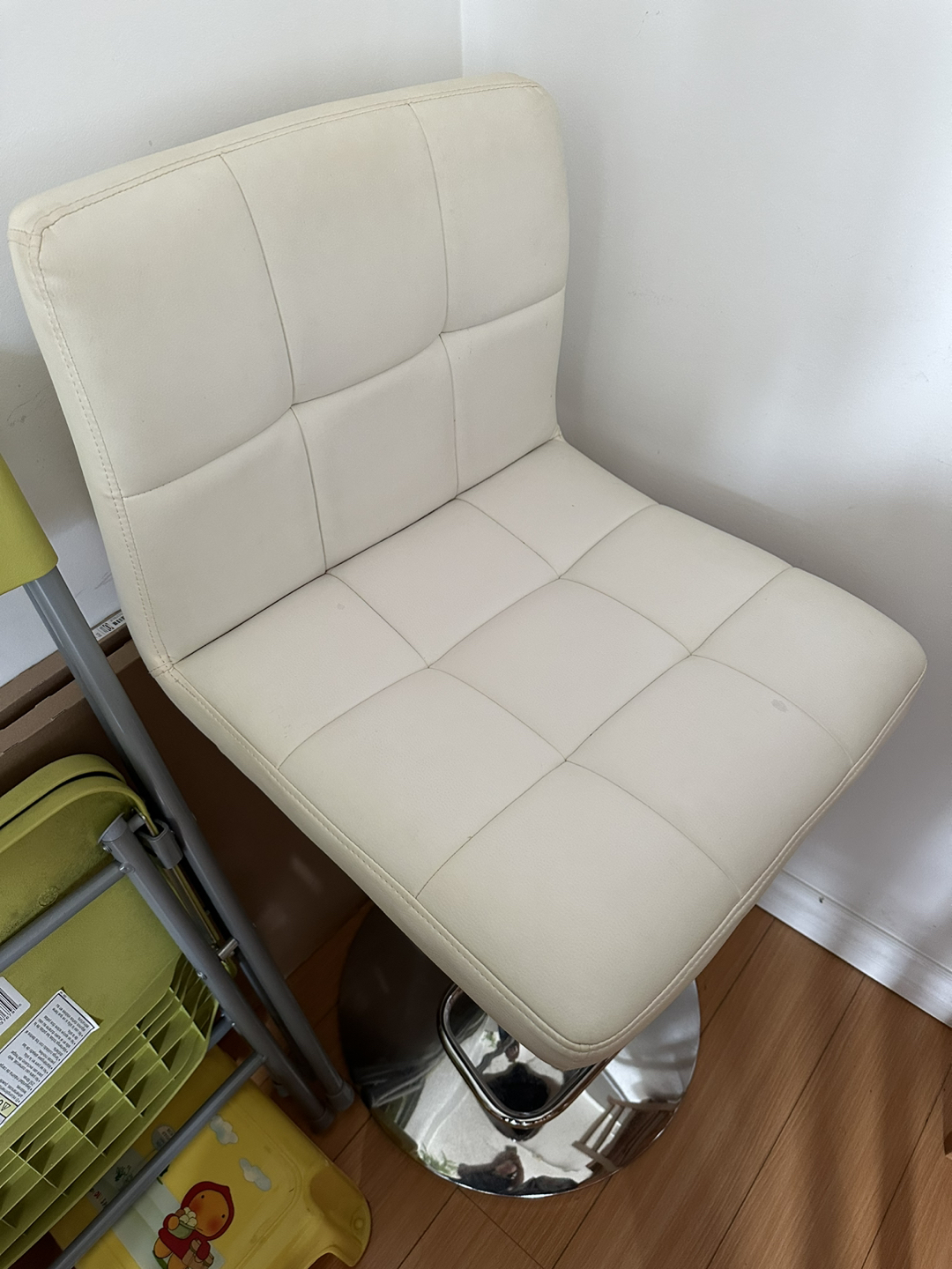 Bar chair thumbnail