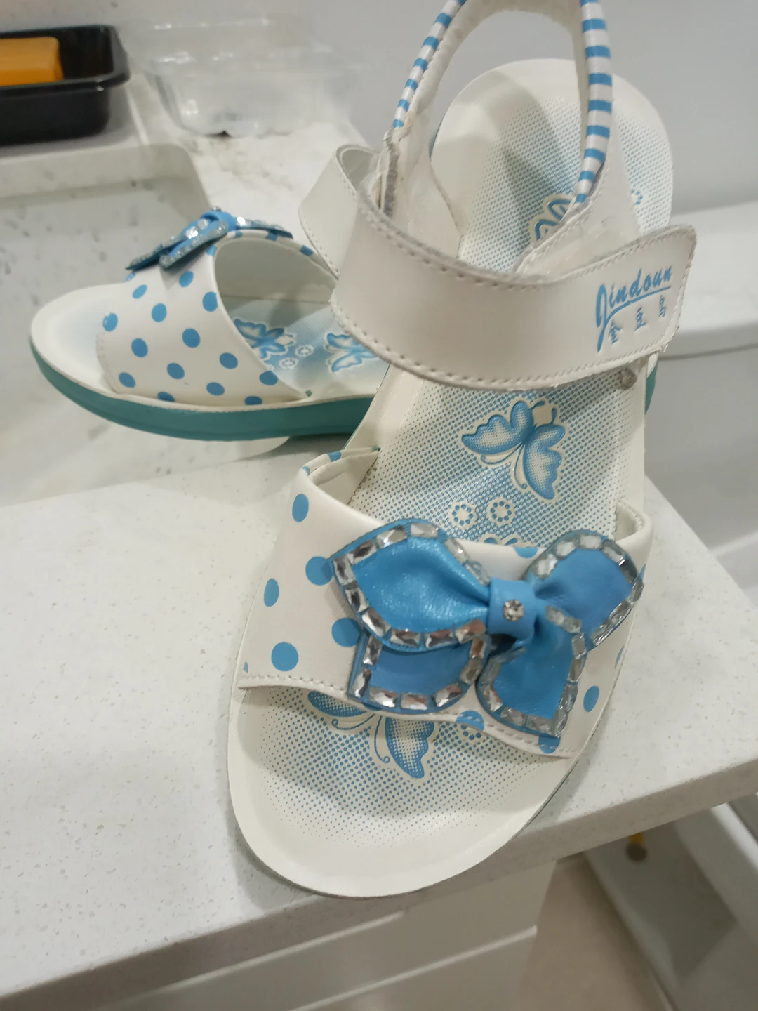 girl's sandals