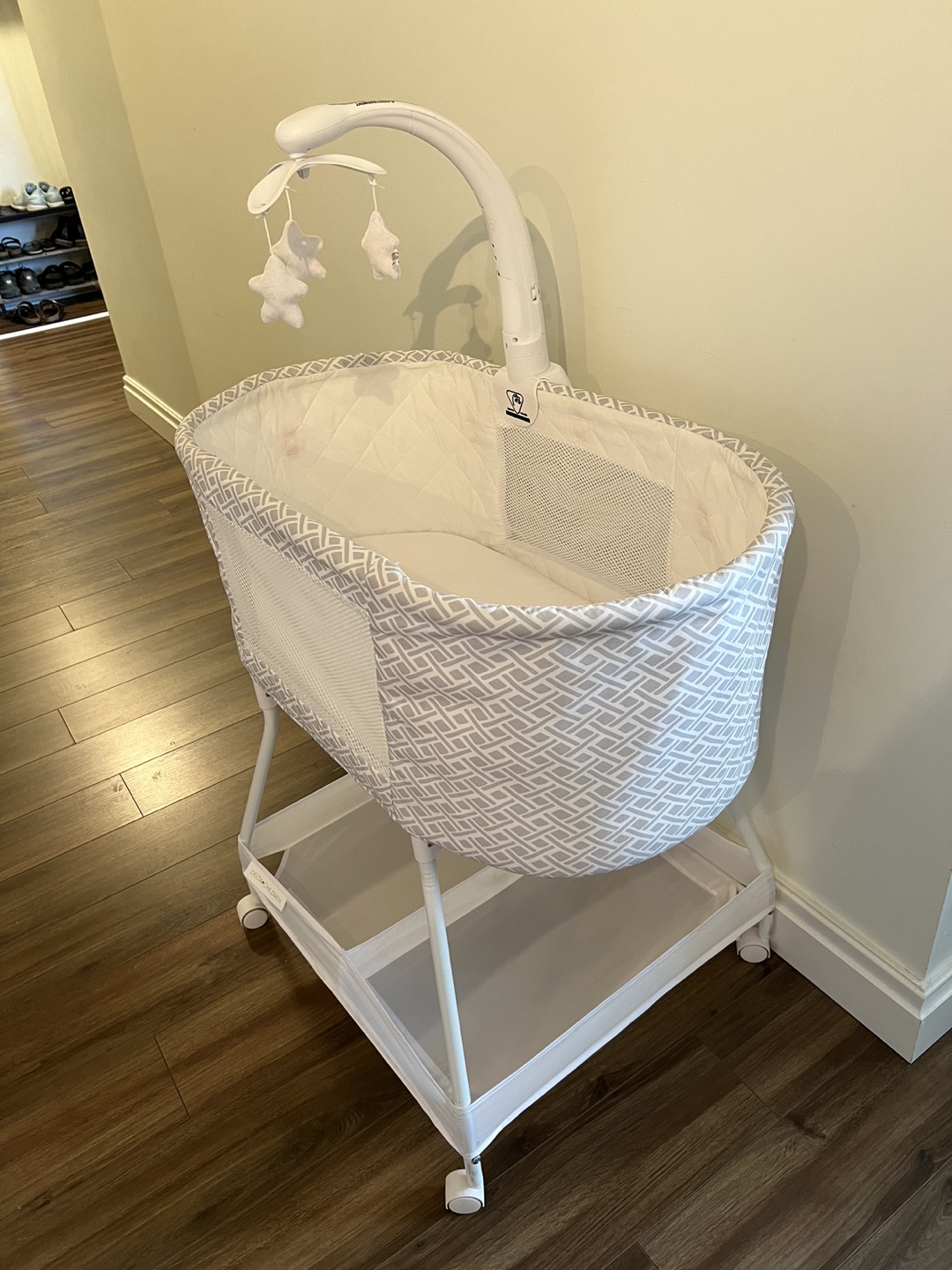 Bassinet with wheels - photo 2