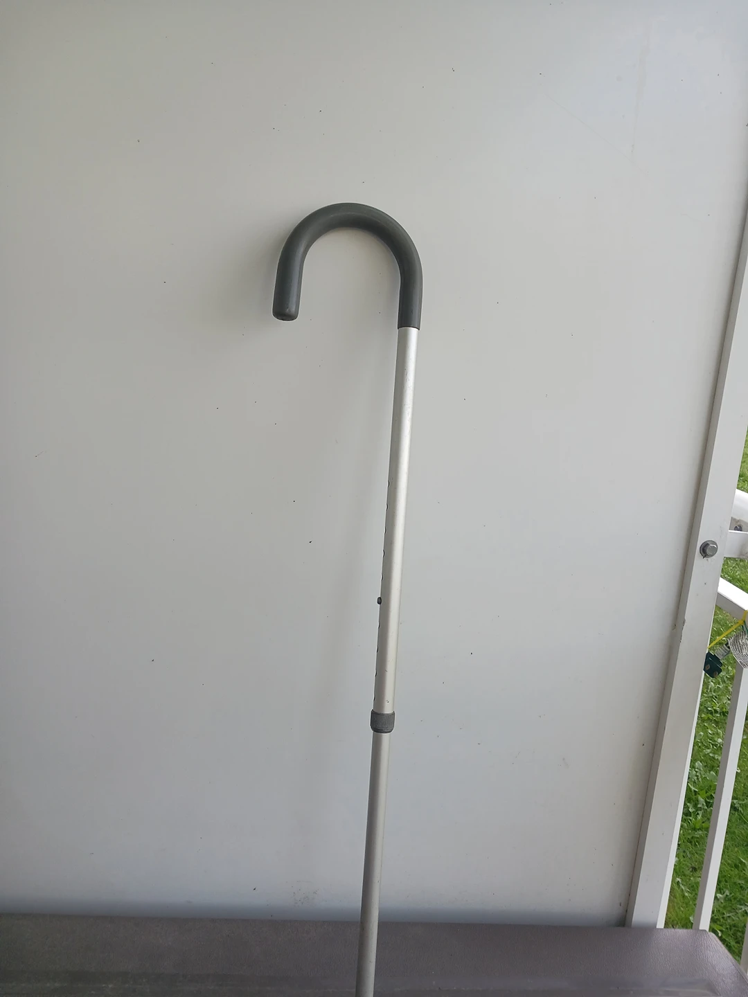 Adjustable walking cane $15 image indicator(3)