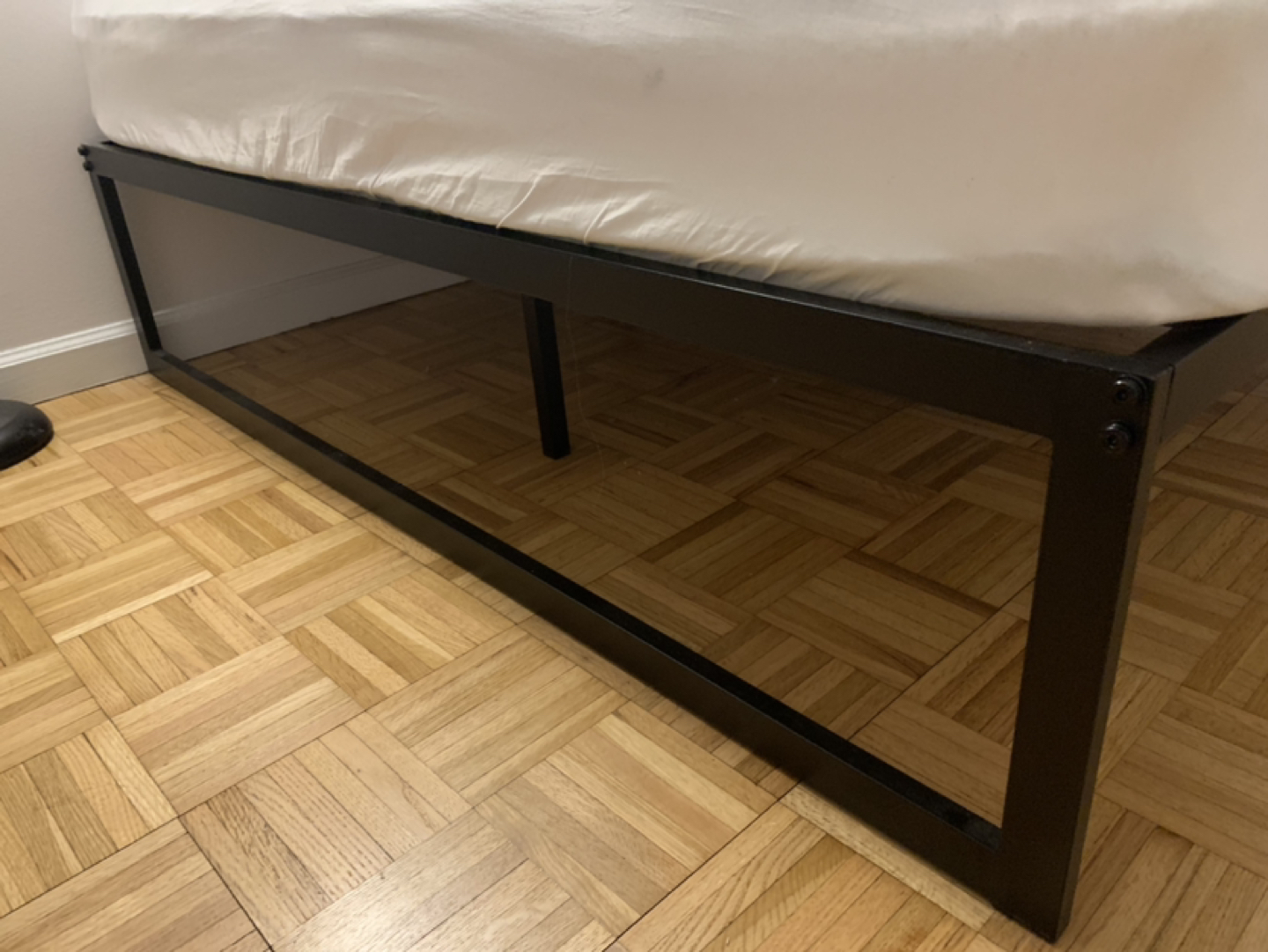 Queen size bed frame - photo 5