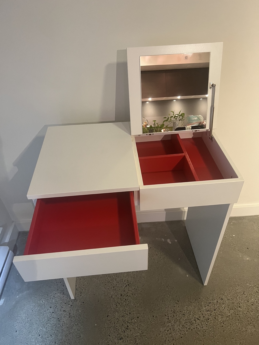 Jewellery table thumbnail