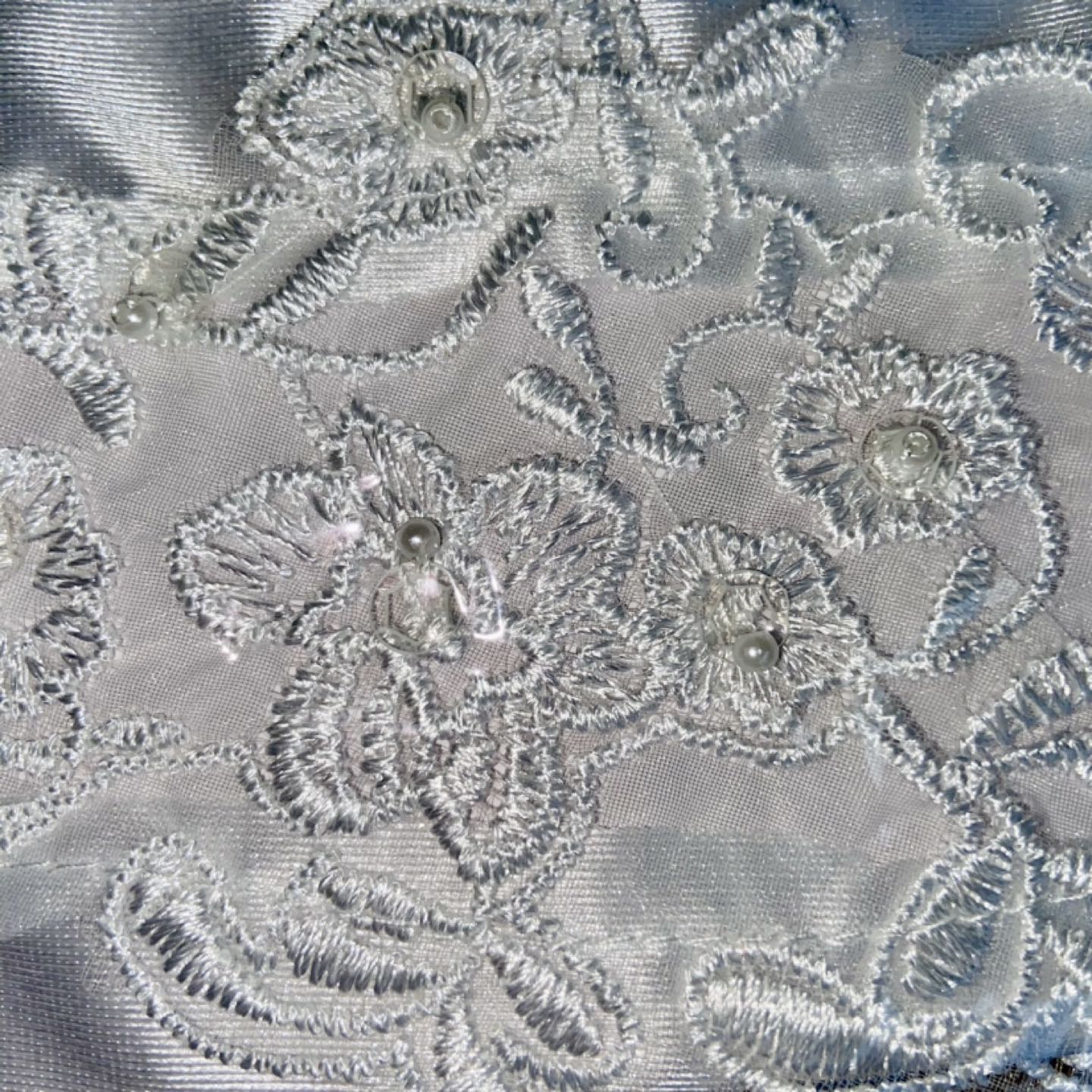 Satin Floral Embroidery Bridal Gloves image indicator(5)