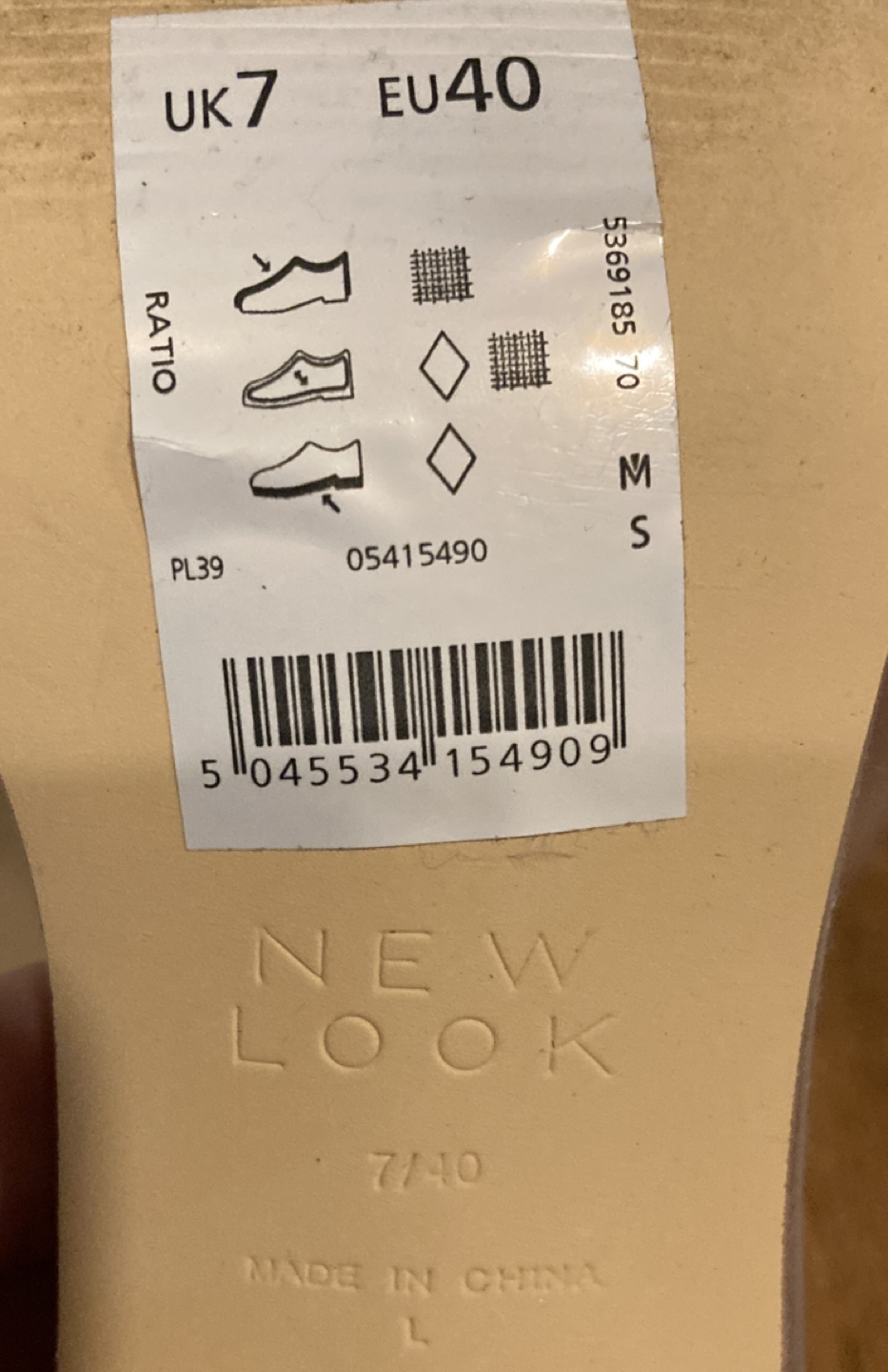 Beautiful sparkly shoes! image indicator(5)