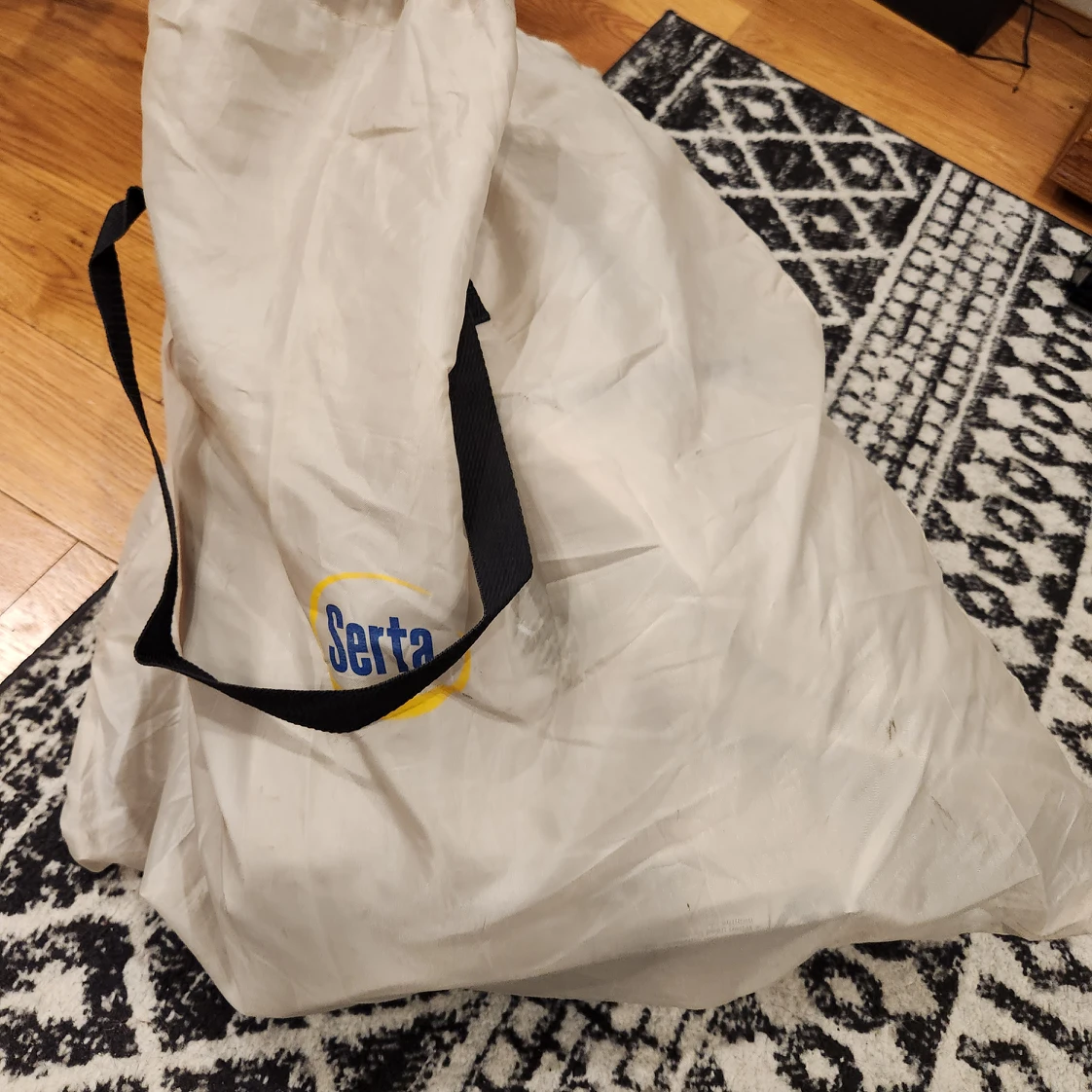 inflatable queen sized mattress - never flat - photo 4