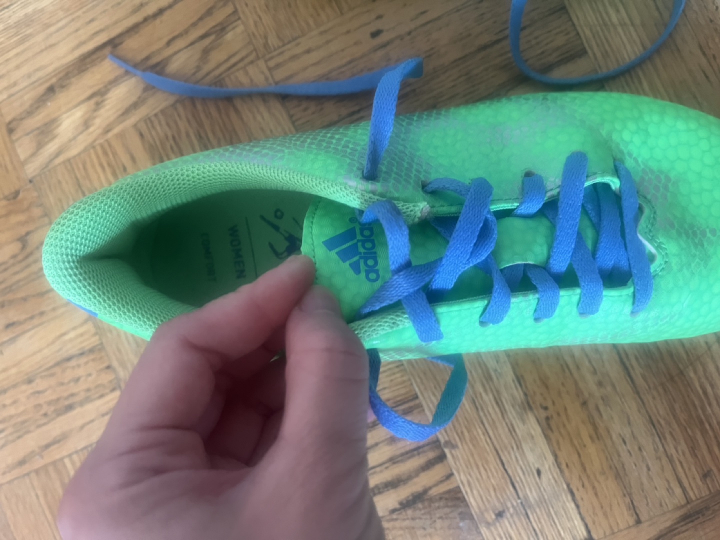 Adidas womens size 6 soccer cleats - photo 2