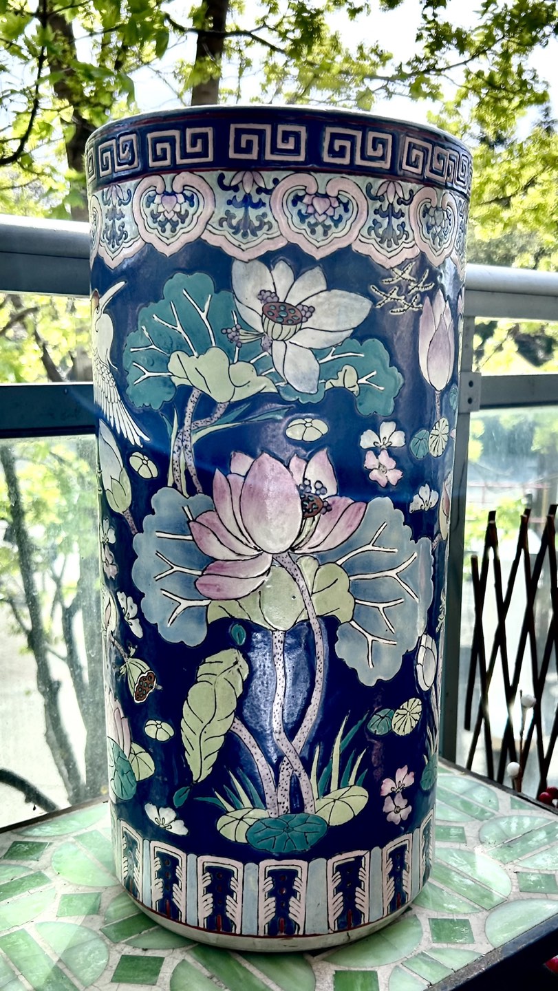 Asian-themed vase/umbrella stand image indicator(10)