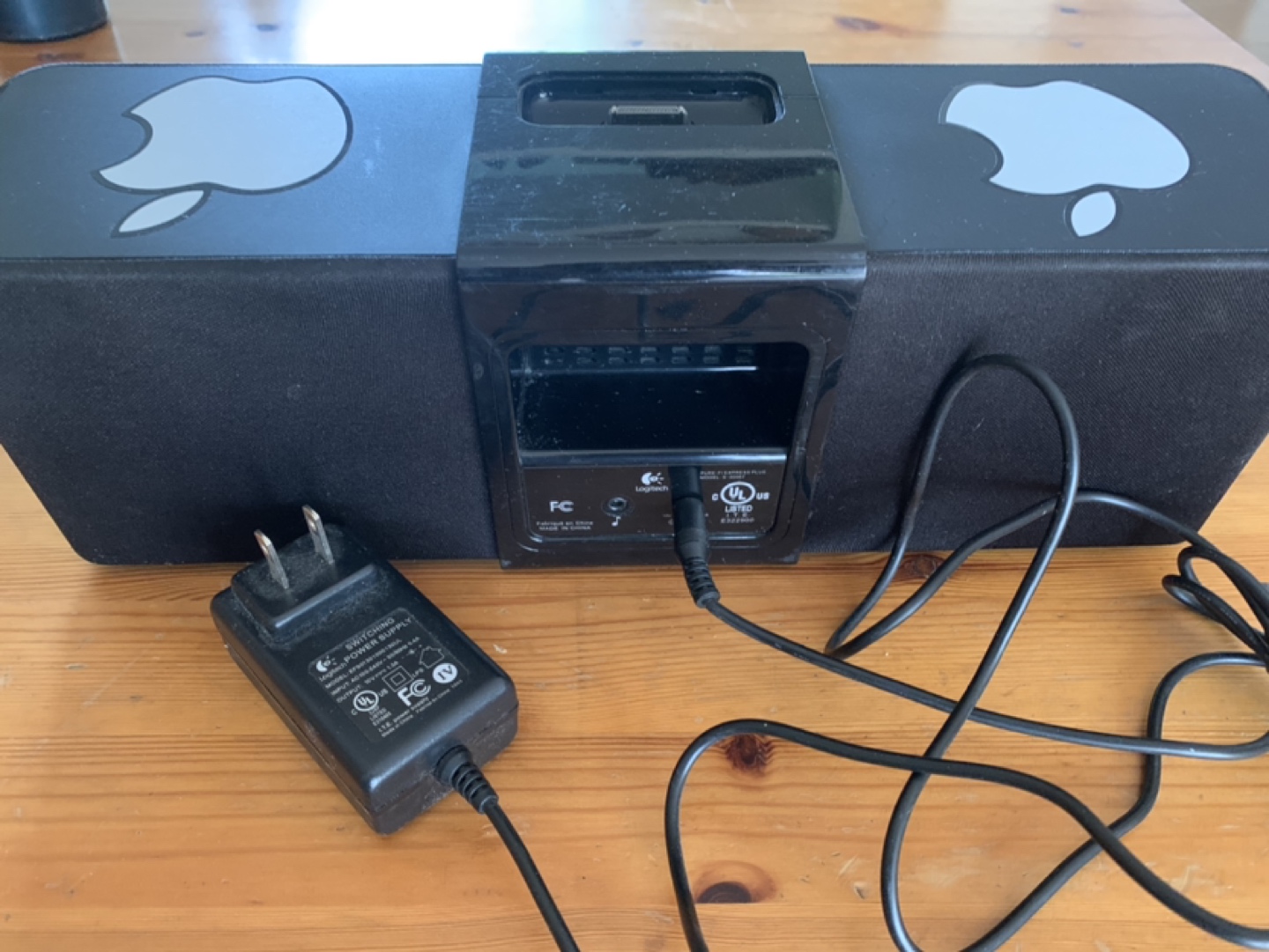 Logitech iPod speaker system - photo 3