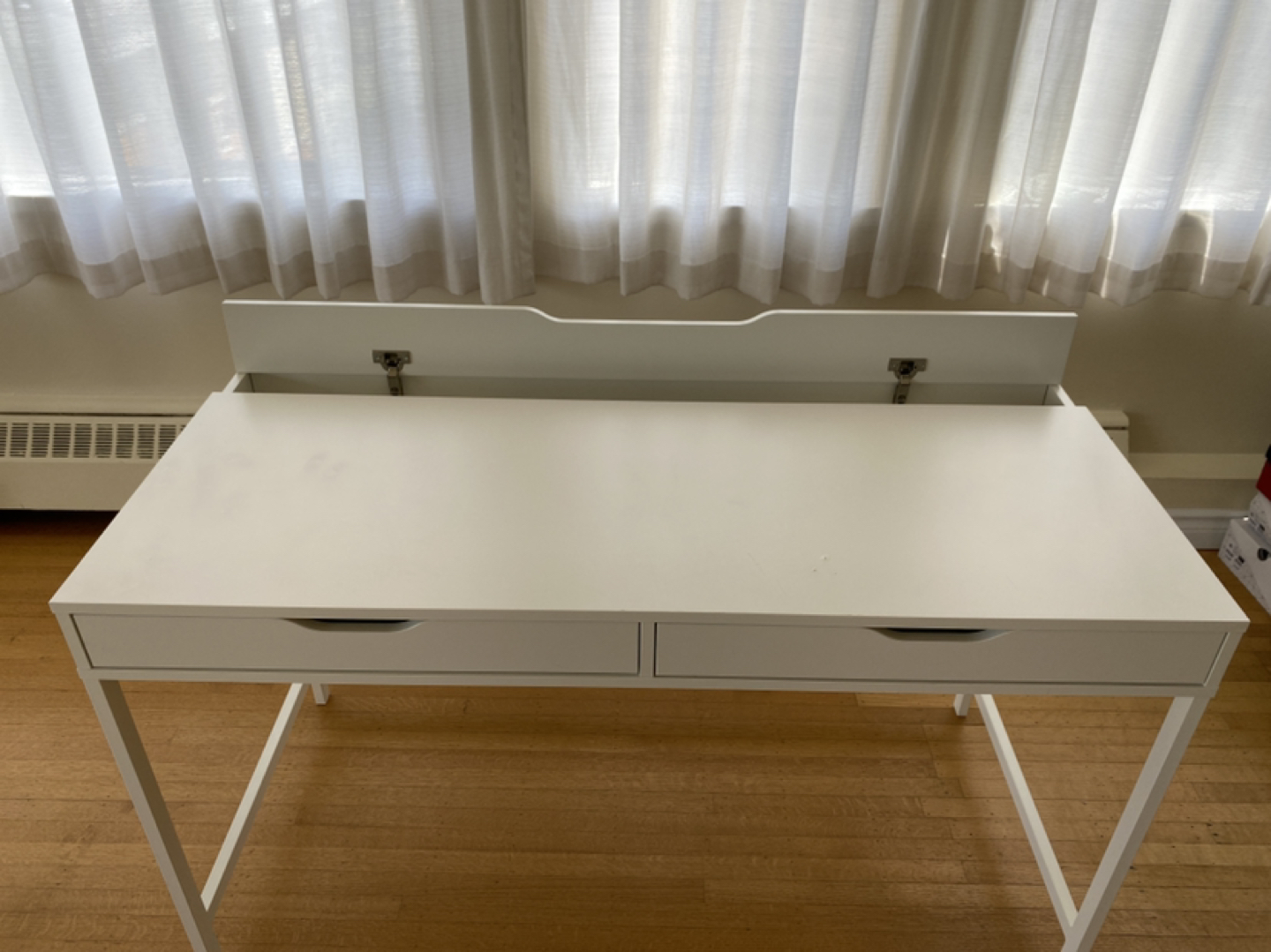 Desk - photo 2