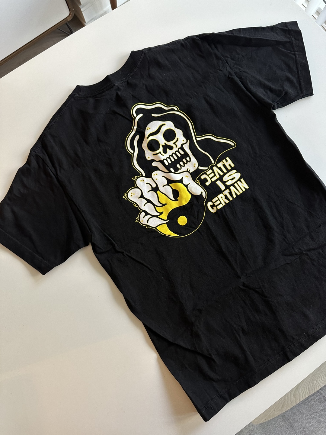 Black t shirt thumbnail
