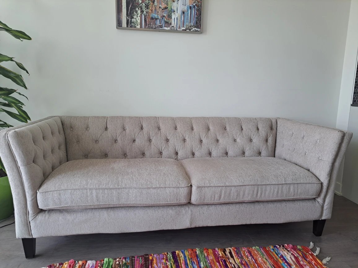 Stylish and comfortable upholstered sofa for sale - photo 2