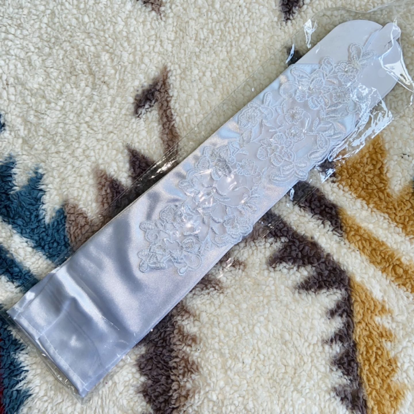 Satin Floral Embroidery Bridal Gloves image indicator(3)