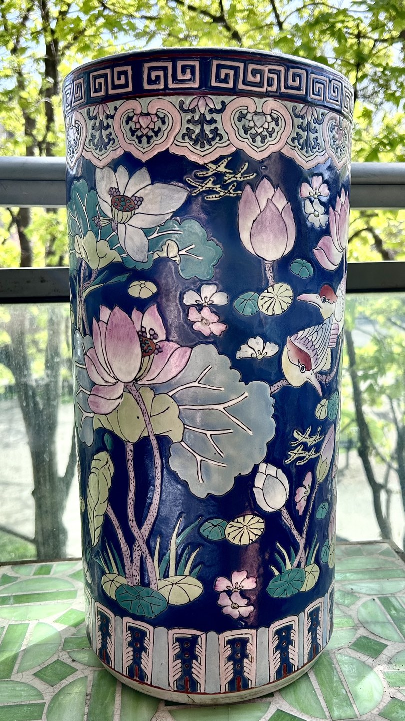 Asian-themed vase/umbrella stand image indicator(9)