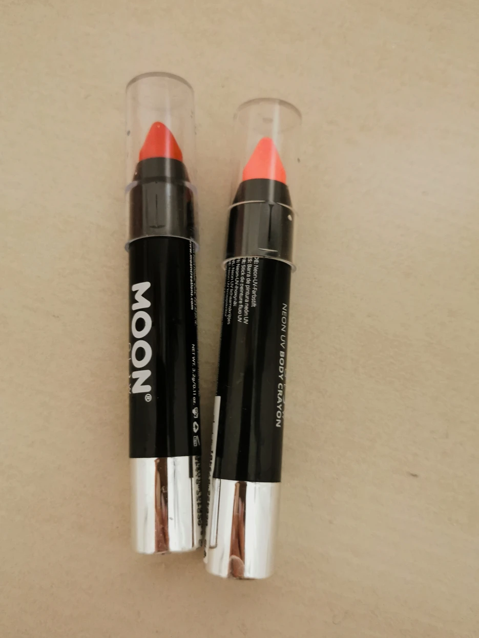 2 facepaint crayons thumbnail