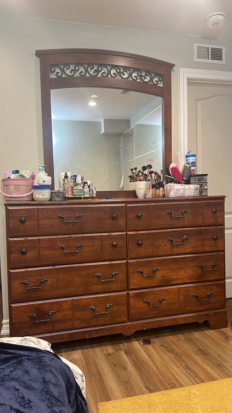 Dresser n Mirror