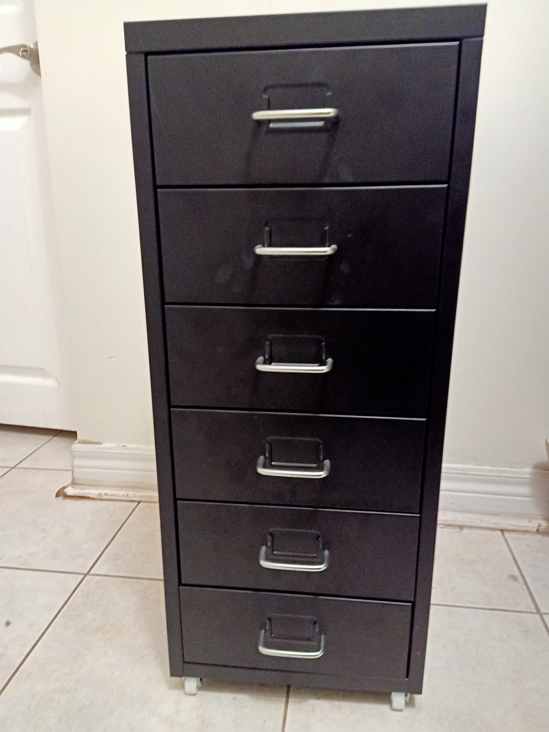 Chest of drawers:Moving sale