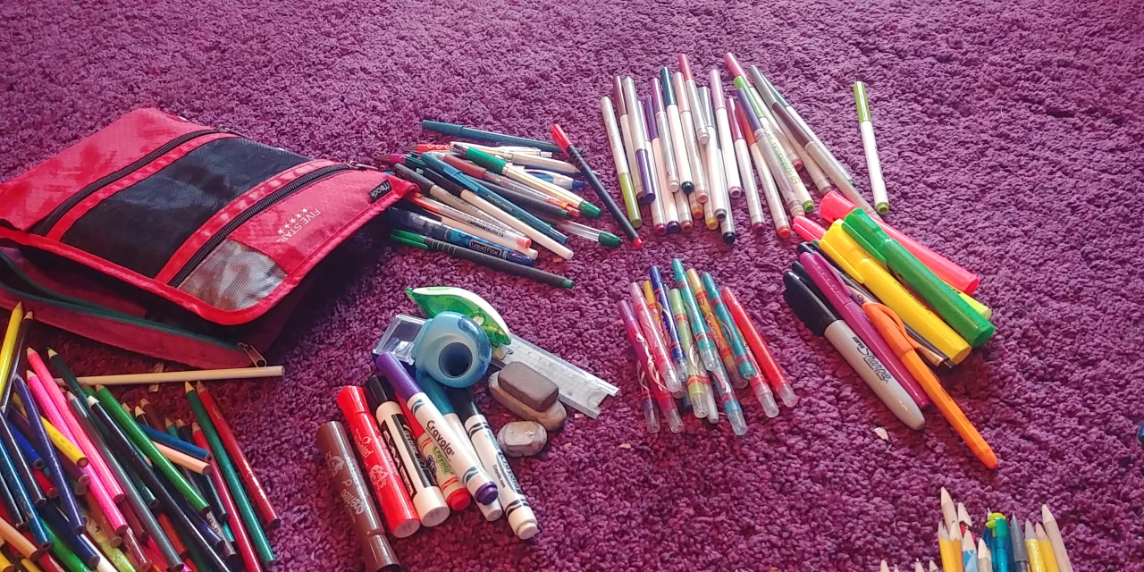 School supplies - pencil crayons, markers, pens, pencils & more image indicator(2)
