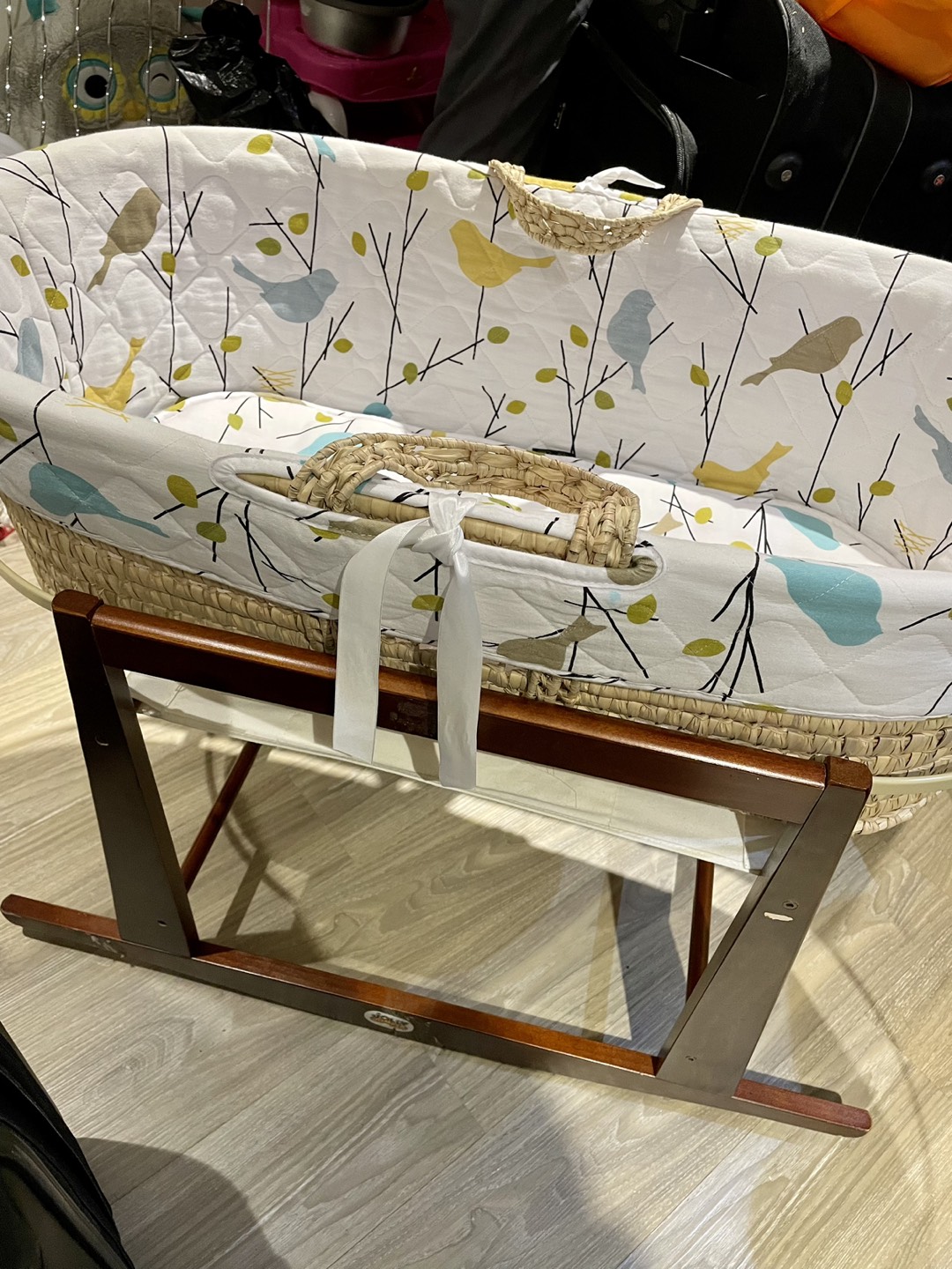 Rocking baby bassinet