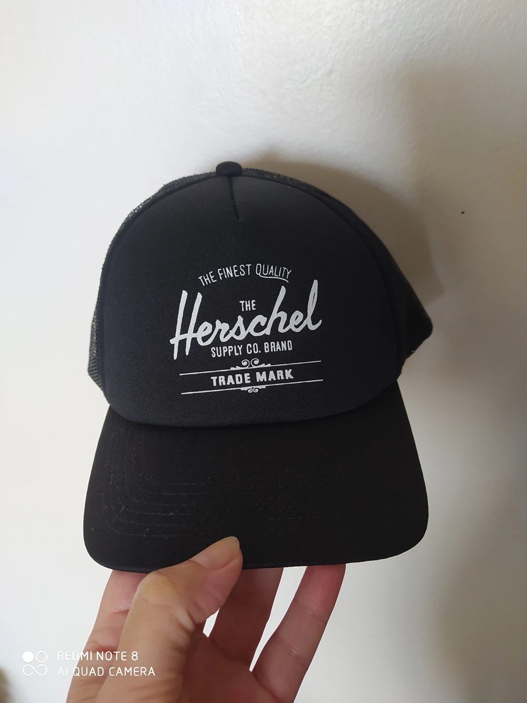 Man's hat. Trucker hat. Herschel. thumbnail
