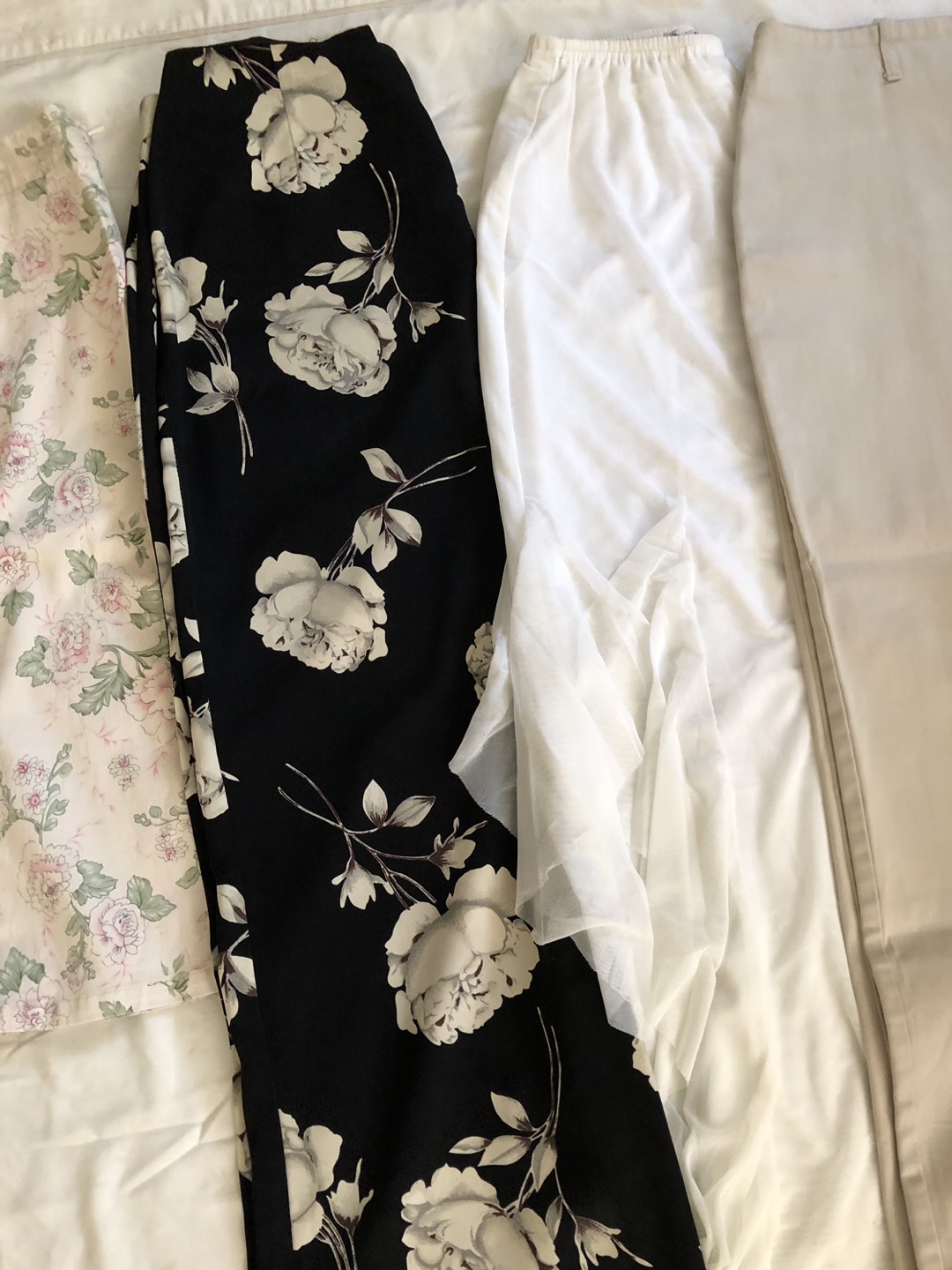 Lot of skirts (LIKE NEW) image indicator(3)