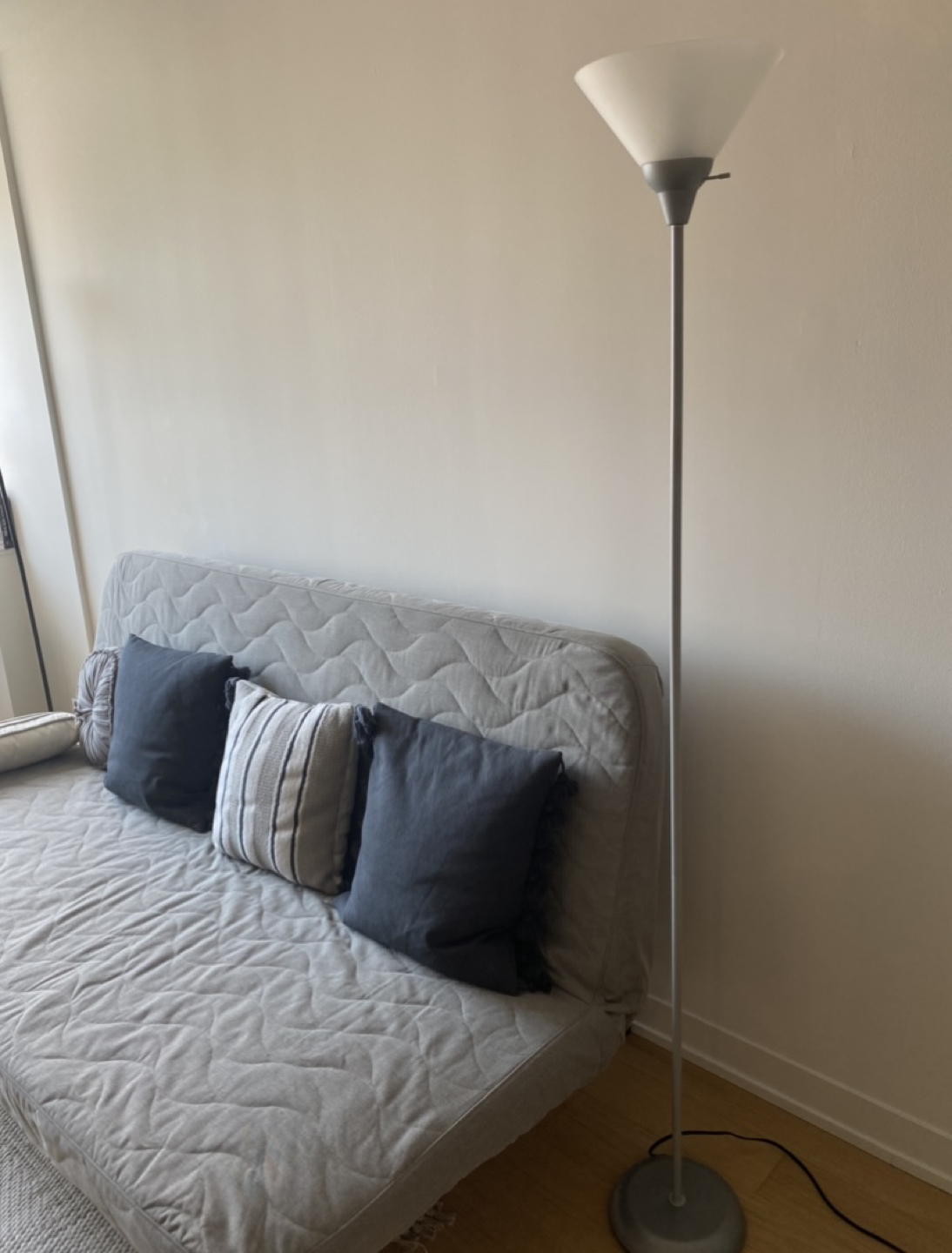 Gray standing lamp - photo 2