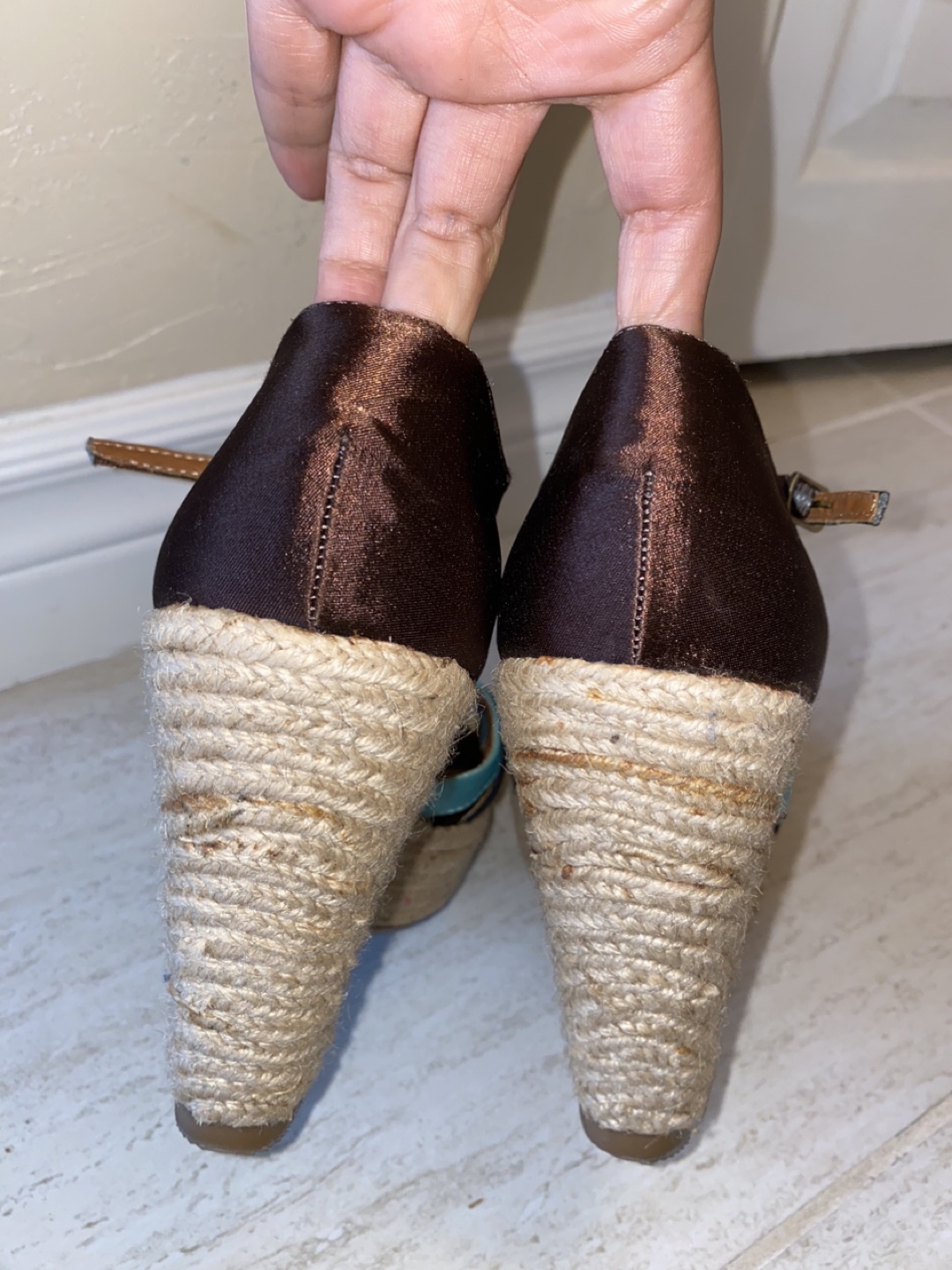 Summer platforms brown and teal blue accent image indicator(3)