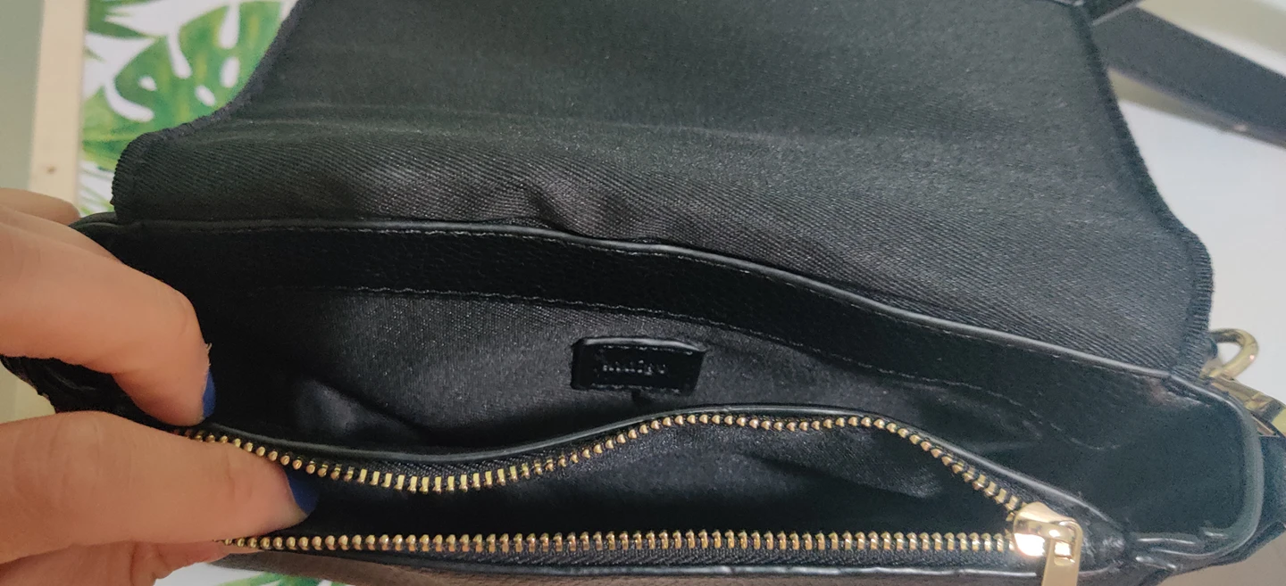 Black crossbody clutch, Indigo image indicator(3)