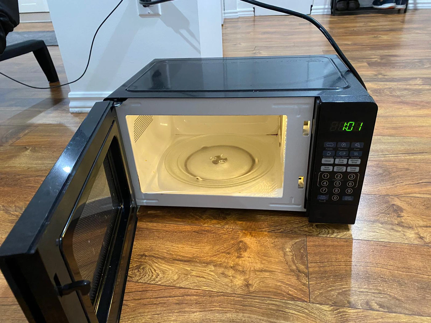 Microwave - photo 2