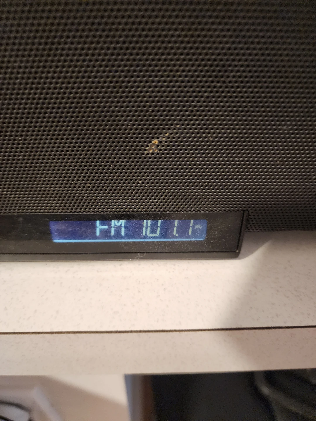 I live am/fm ipod radio $50 image indicator(7)