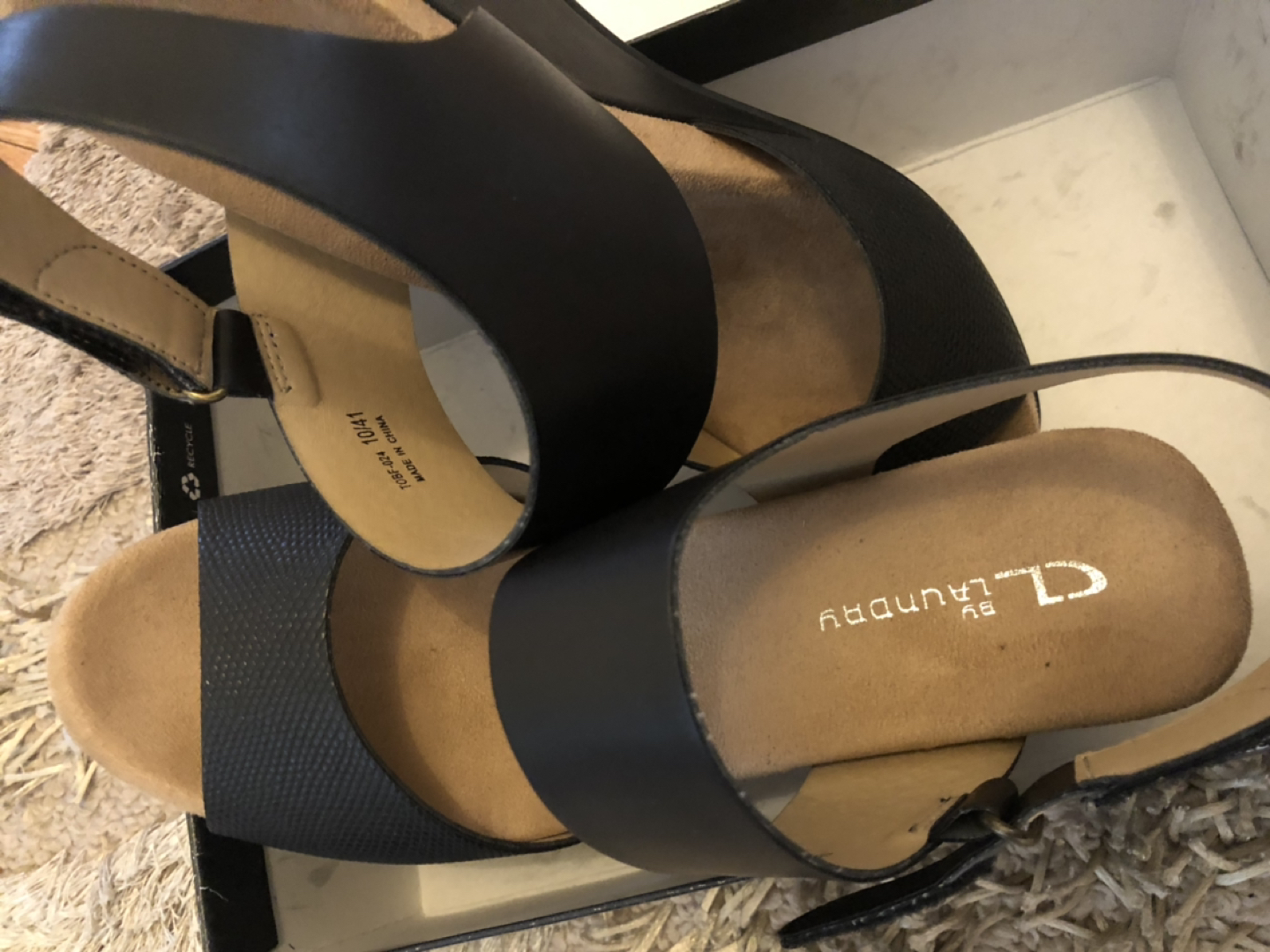 CL By Laundry women’s leather sandals - photo 2