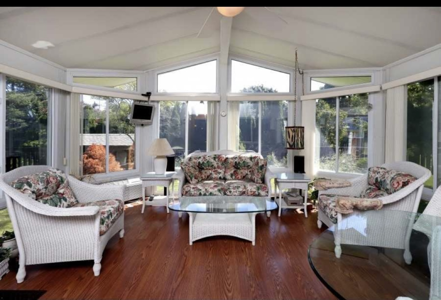 Patio furniture - photo 2