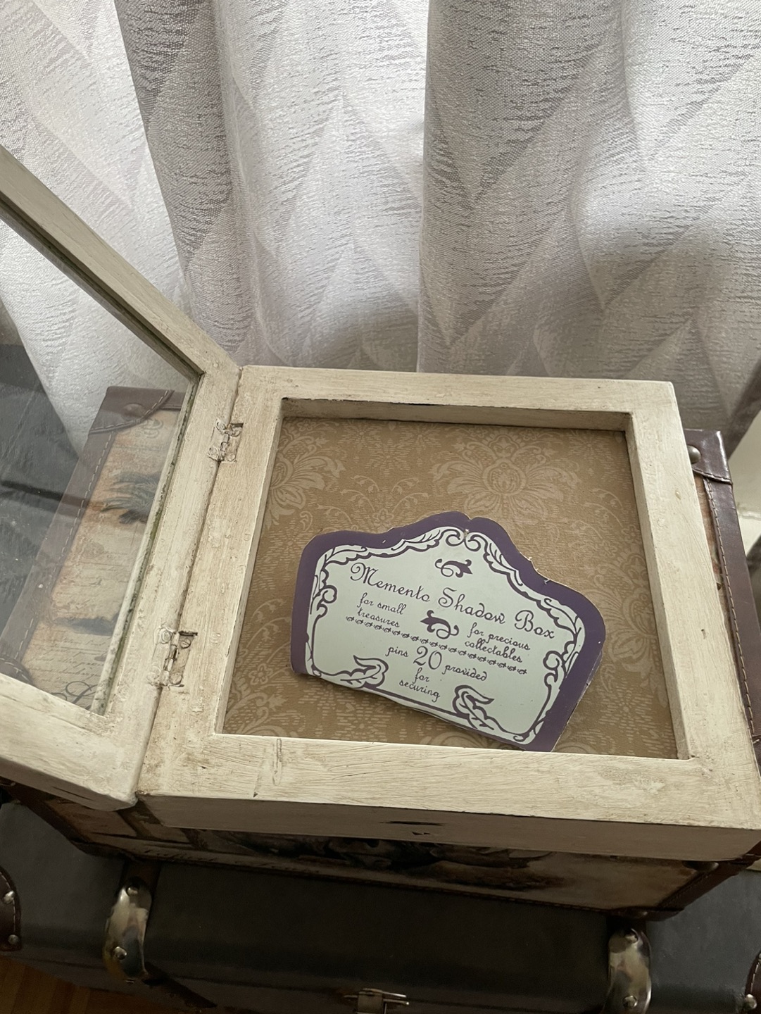 Collectibles display frame image indicator(2)