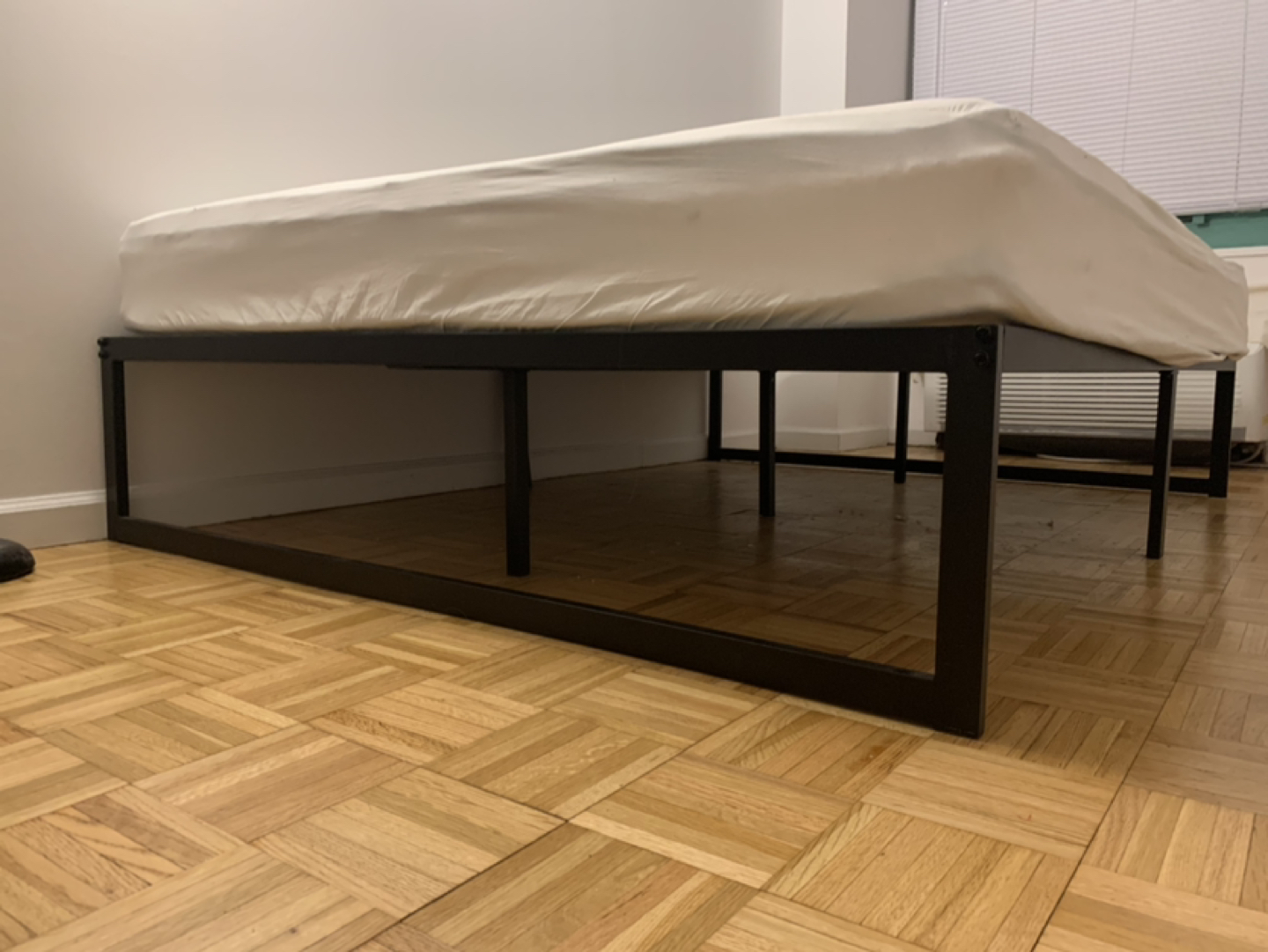 Queen size bed frame - photo 4