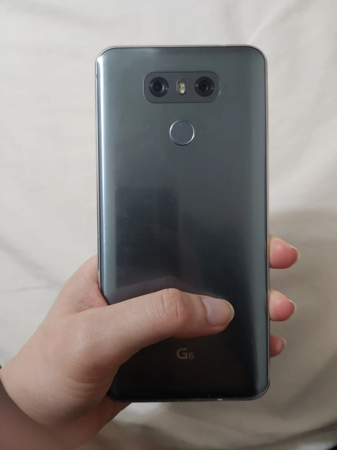 LG G6 phone - photo 2