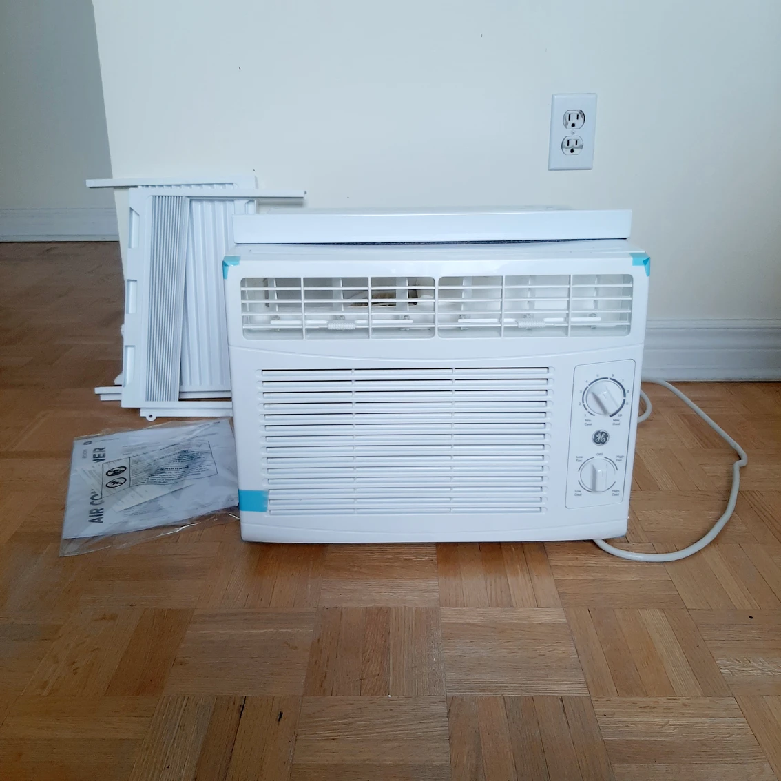 Like New GE 5000 BTU ROOM AIR CONDITIONER thumbnail